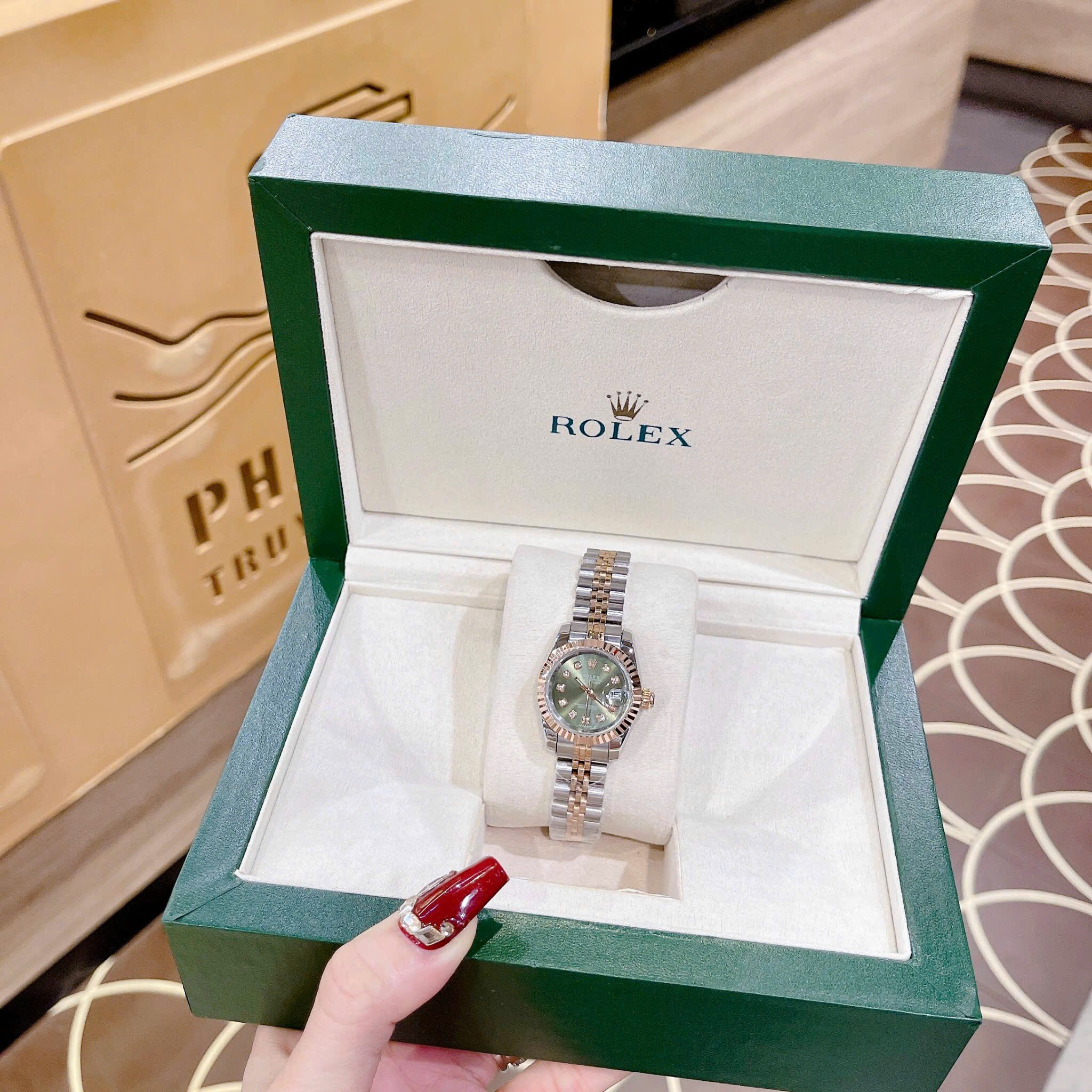 Đồng Hồ Rolex Date Just |Nữ Giới |Mặt Xanh Rêu |Niềng Khía |Dây Kim Loại Demi |Máy Pin (Máy Quartz) |Size 28mm |donghogiatot.vn