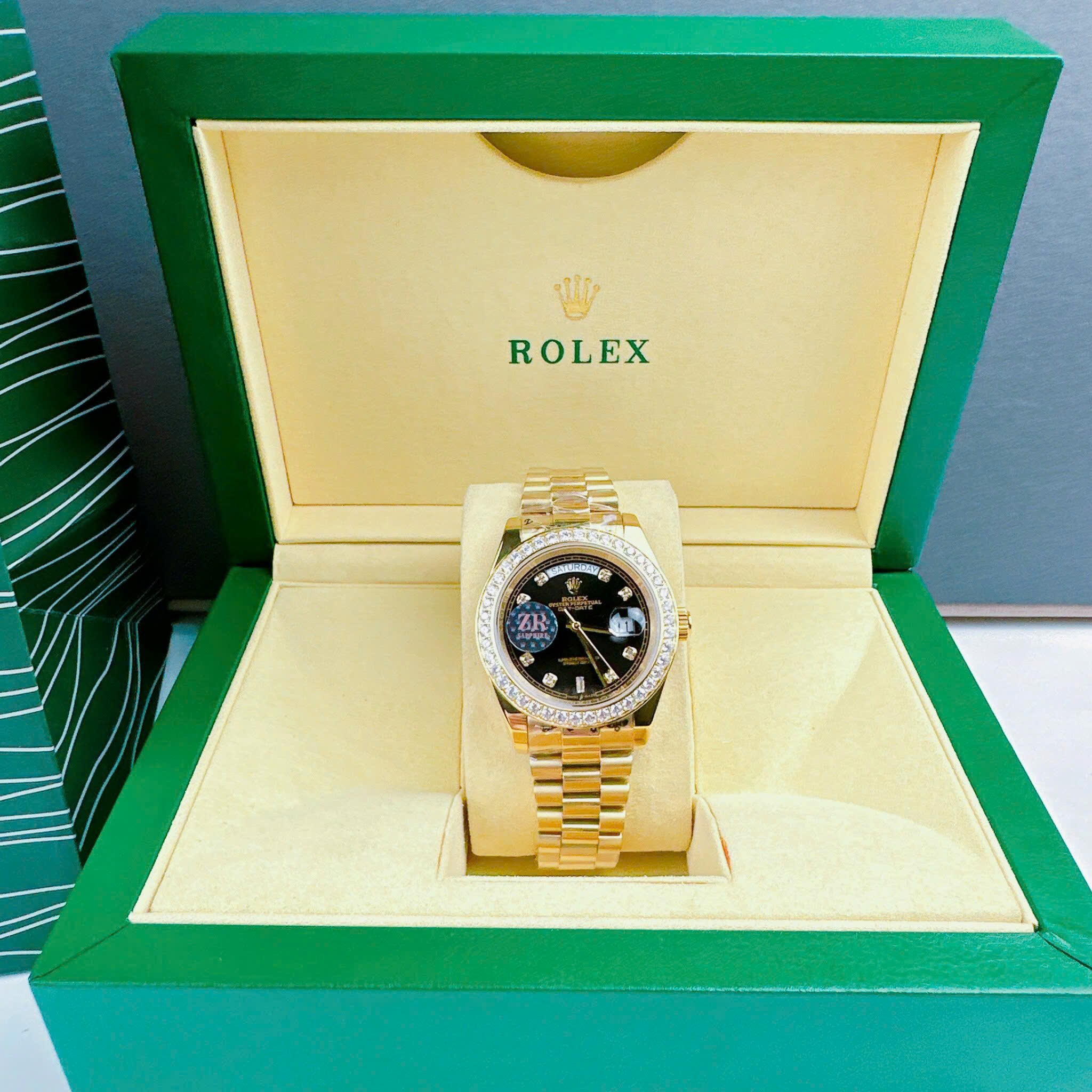 Đồng Hồ Rolex 2 Lịch |Nam Giới |Mặt Đen |Đính Đá |Dây Kim Loại Vàng Gold |Máy Cơ (Automatic) |Size 41mm |donghogiatot.vn