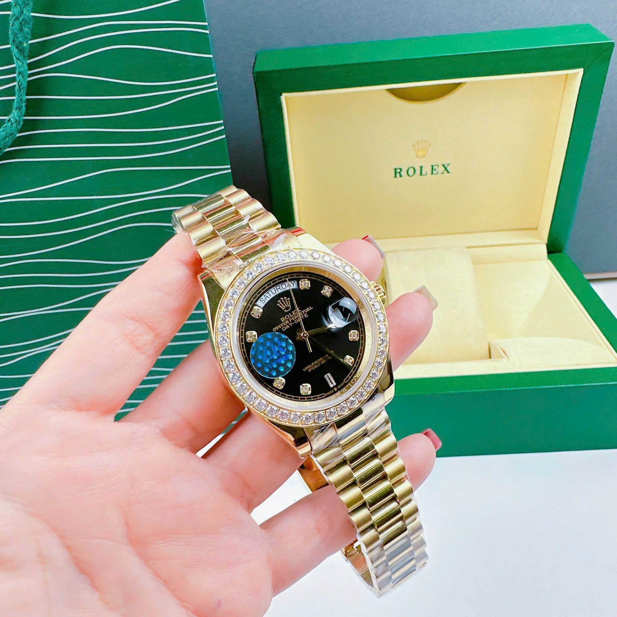 Đồng Hồ Rolex 2 Lịch |Nam Giới |Mặt Đen |Đính Đá |Dây Kim Loại Vàng Gold |Máy Cơ (Automatic) |Size 41mm |donghogiatot.vn