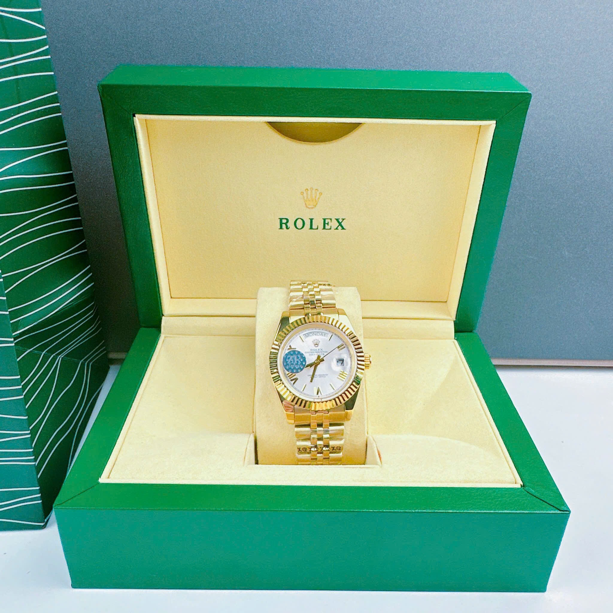 Đồng Hồ Rolex 2 Lịch |Nam Giới |Mặt Số La Mã |Trắng |Niềng Khía |Dây Kim Loại Vàng |Máy Cơ (Automatic) |Size 41mm |donghogiatot.vn