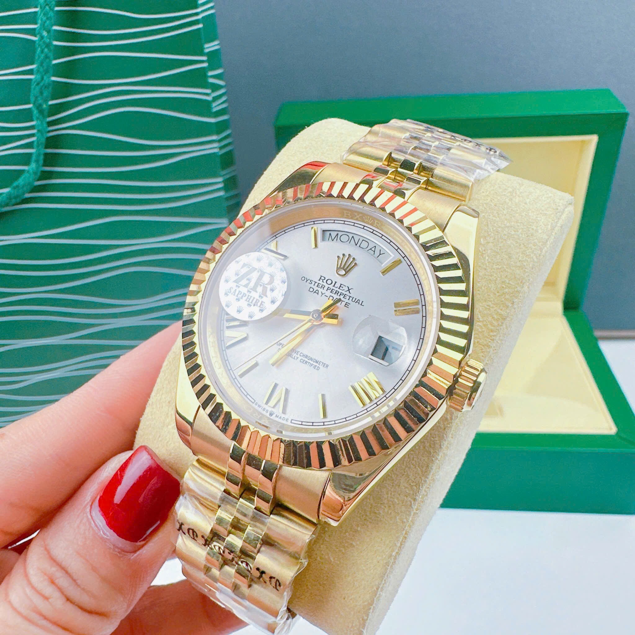 Đồng Hồ Rolex 2 Lịch |Nam Giới |Mặt Số La Mã |Trắng |Niềng Khía |Dây Kim Loại Vàng |Máy Cơ (Automatic) |Size 41mm |donghogiatot.vn