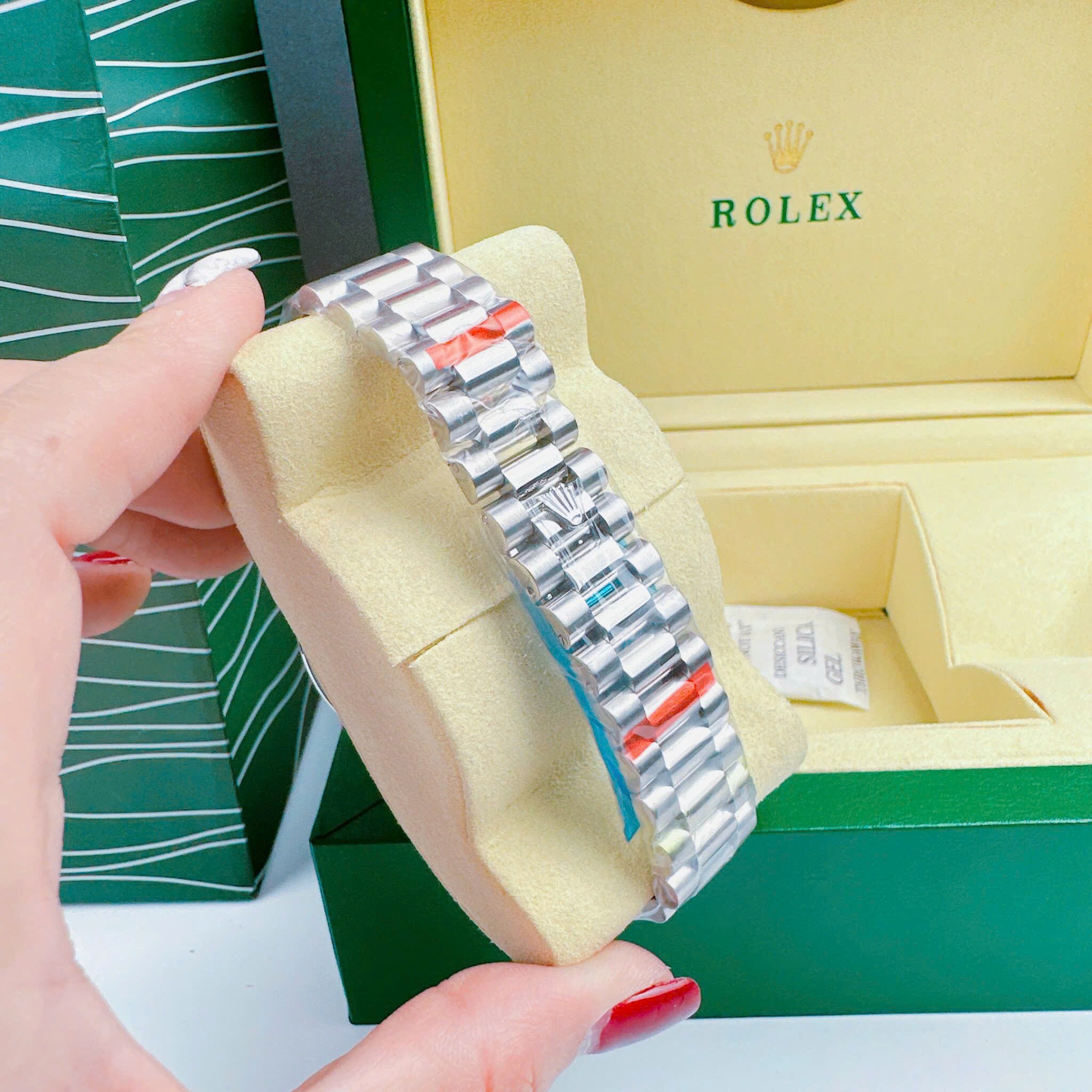 Đồng Hồ Rolex 2 Lịch |Nam Giới |Mặt Số La Mã |Xanh Dương |Niềng Khía |Dây Kim Loại |Máy Cơ (Automatic) |Size 41mm |donghogiatot.vn