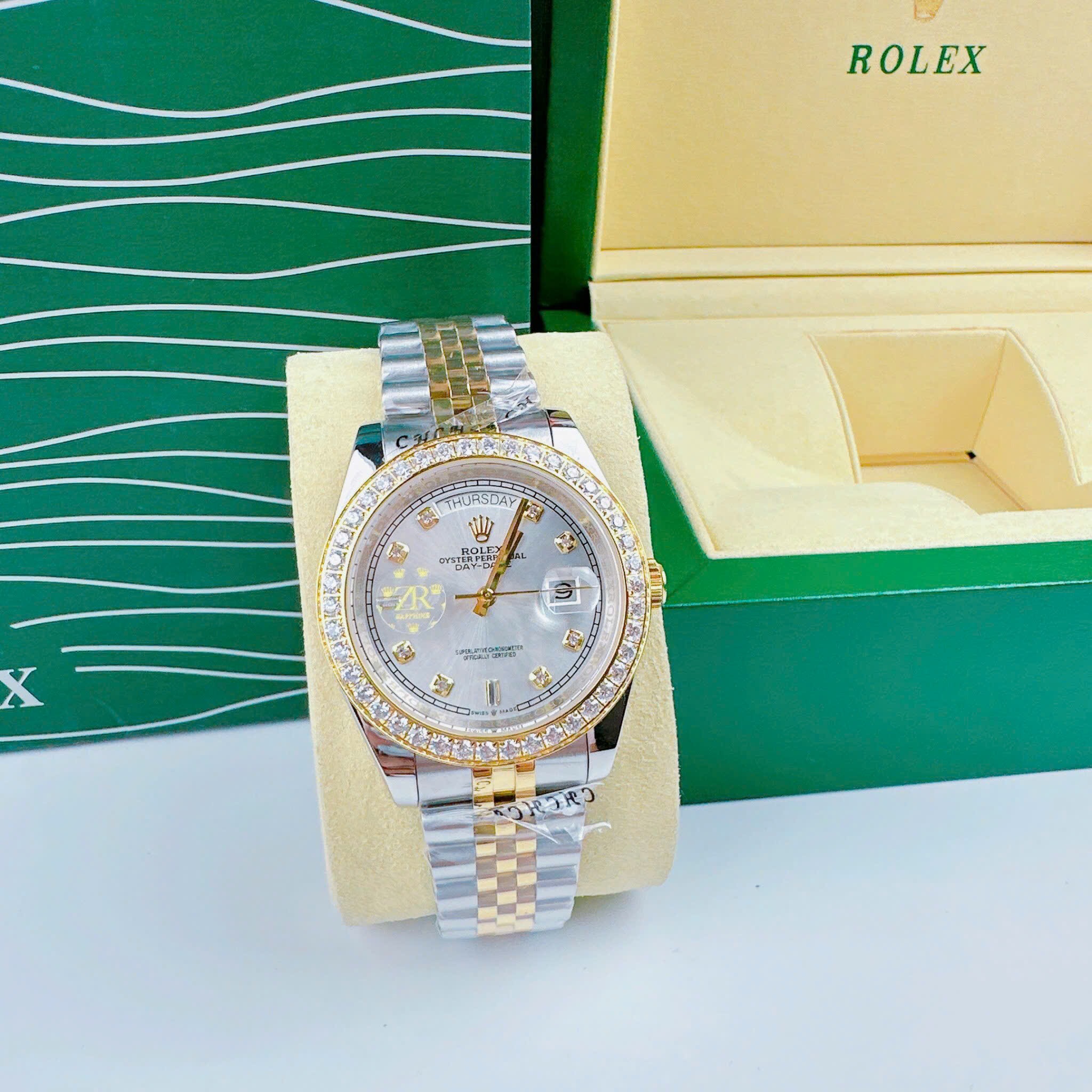 Đồng Hồ Rolex 2 Lịch |Nam Giới |Mặt Trắng |Đính Đá |Dây Kim Loại Demi Vàng |Máy Cơ (Automatic) |Size 41mm |donghogiatot.vn