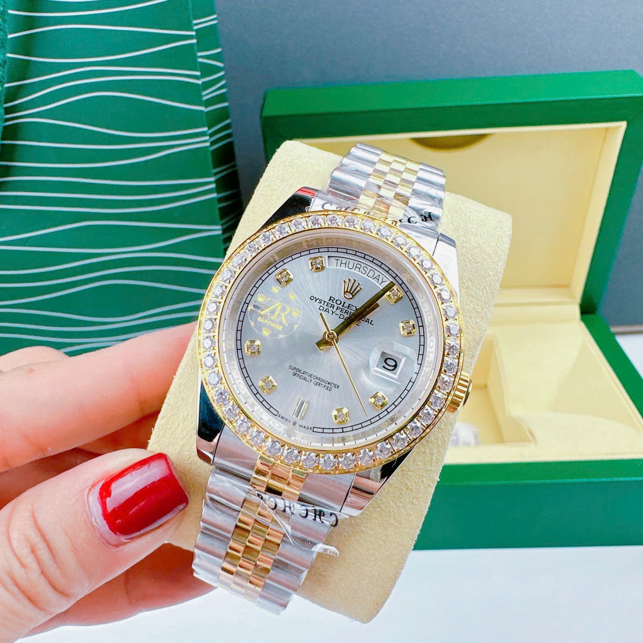 Đồng Hồ Rolex 2 Lịch |Nam Giới |Mặt Trắng |Đính Đá |Dây Kim Loại Demi Vàng |Máy Cơ (Automatic) |Size 41mm |donghogiatot.vn