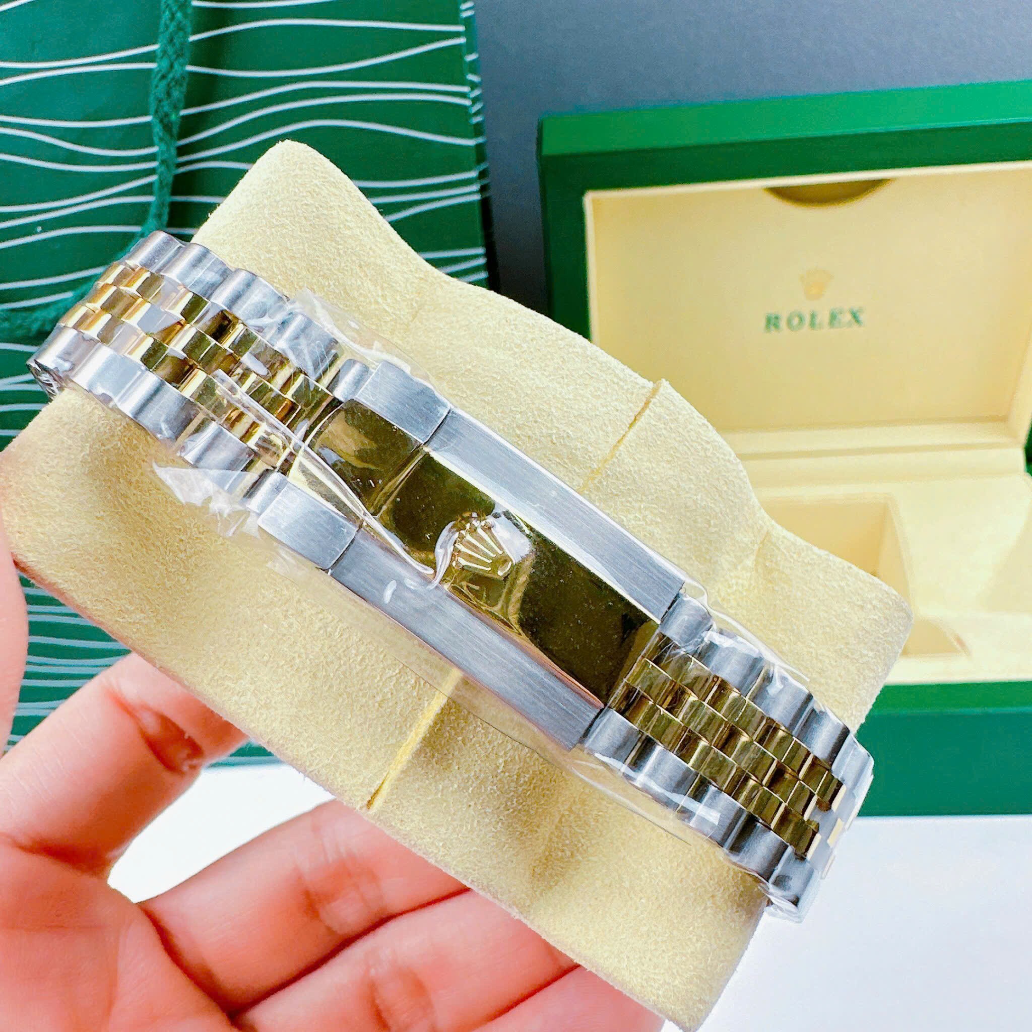 Đồng Hồ Rolex 2 Lịch |Nam Giới |Mặt Trắng |Đính Đá |Dây Kim Loại Demi Vàng |Máy Cơ (Automatic) |Size 41mm |donghogiatot.vn