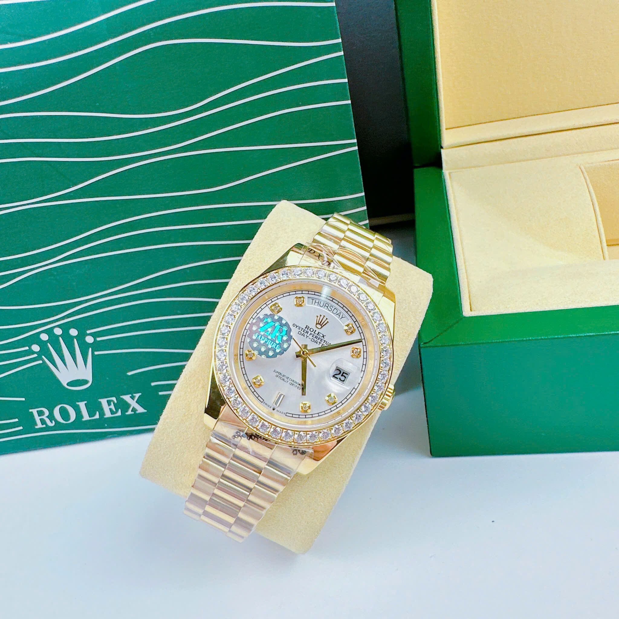 Đồng Hồ Rolex 2 Lịch |Nam Giới |Mặt Trắng |Đính Đá |Dây Kim Loại Vàng Gold |Máy Cơ (Automatic) |Size 41mm |donghogiatot.vn