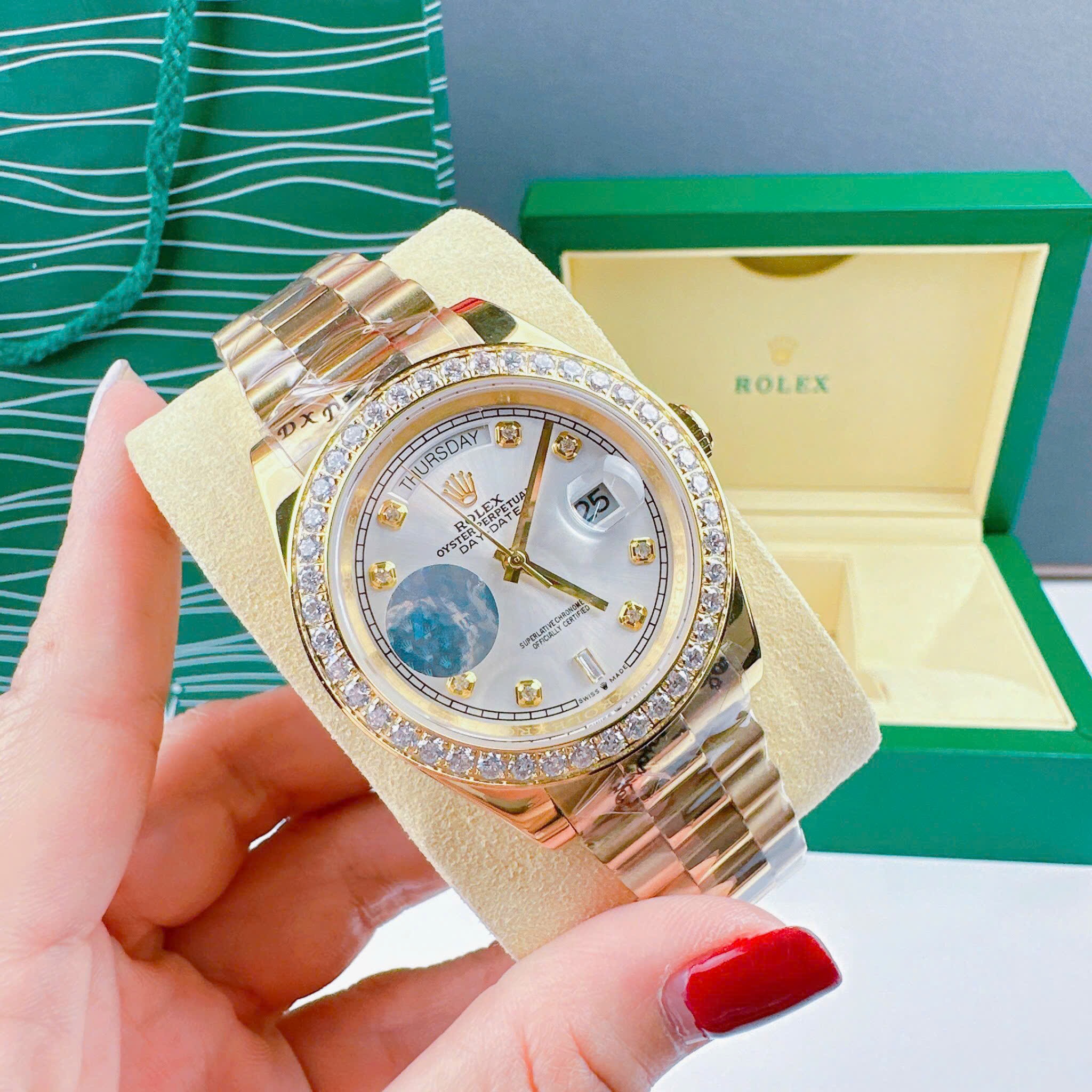 Đồng Hồ Rolex 2 Lịch |Nam Giới |Mặt Trắng |Đính Đá |Dây Kim Loại Vàng Gold |Máy Cơ (Automatic) |Size 41mm |donghogiatot.vn