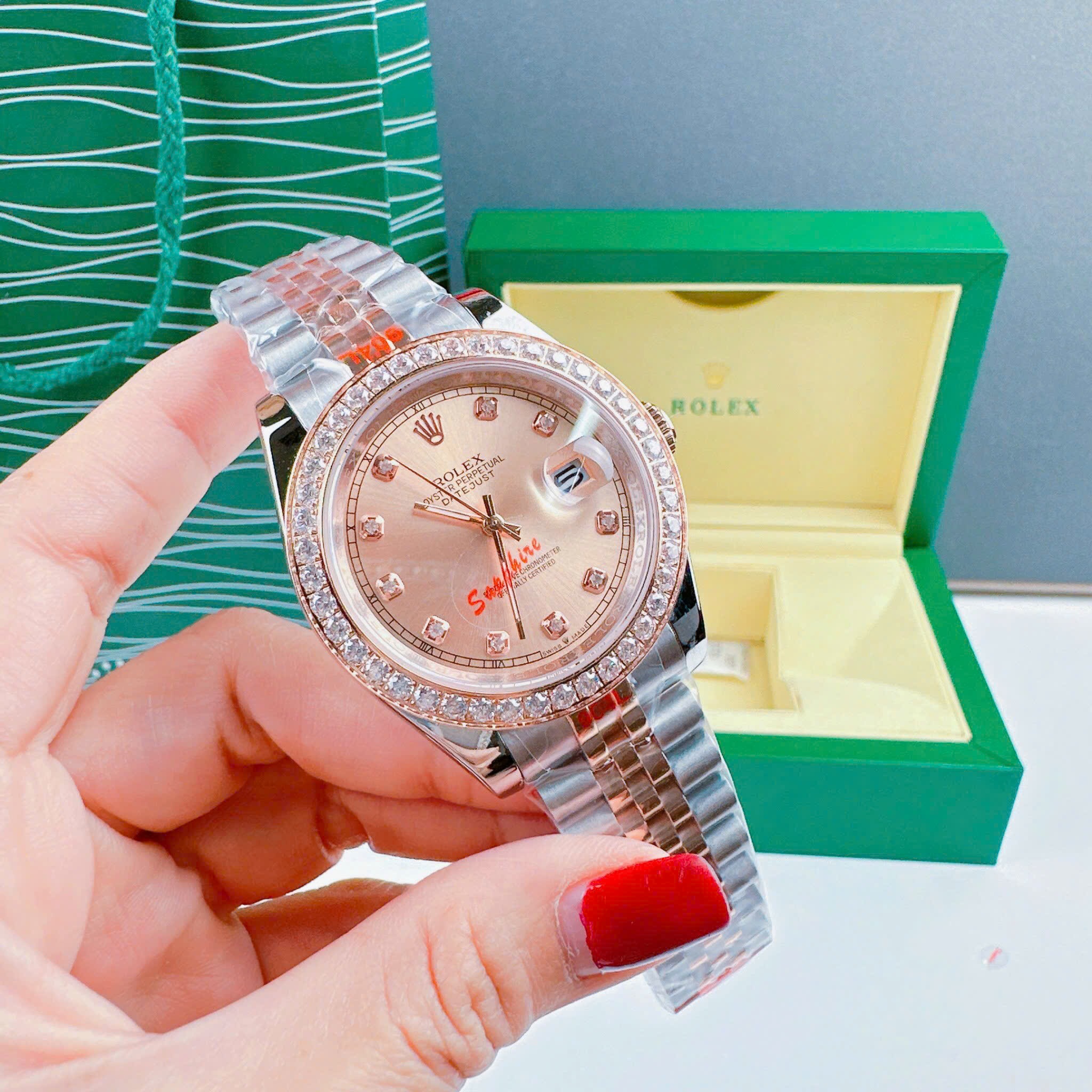 Đồng Hồ Rolex Đính Đá |Nam Giới |Mặt Hồng |Dây Kim Loại Demi Rose |Máy Pin (Máy Quartz) |Size 41mm |donghogiatot.vn