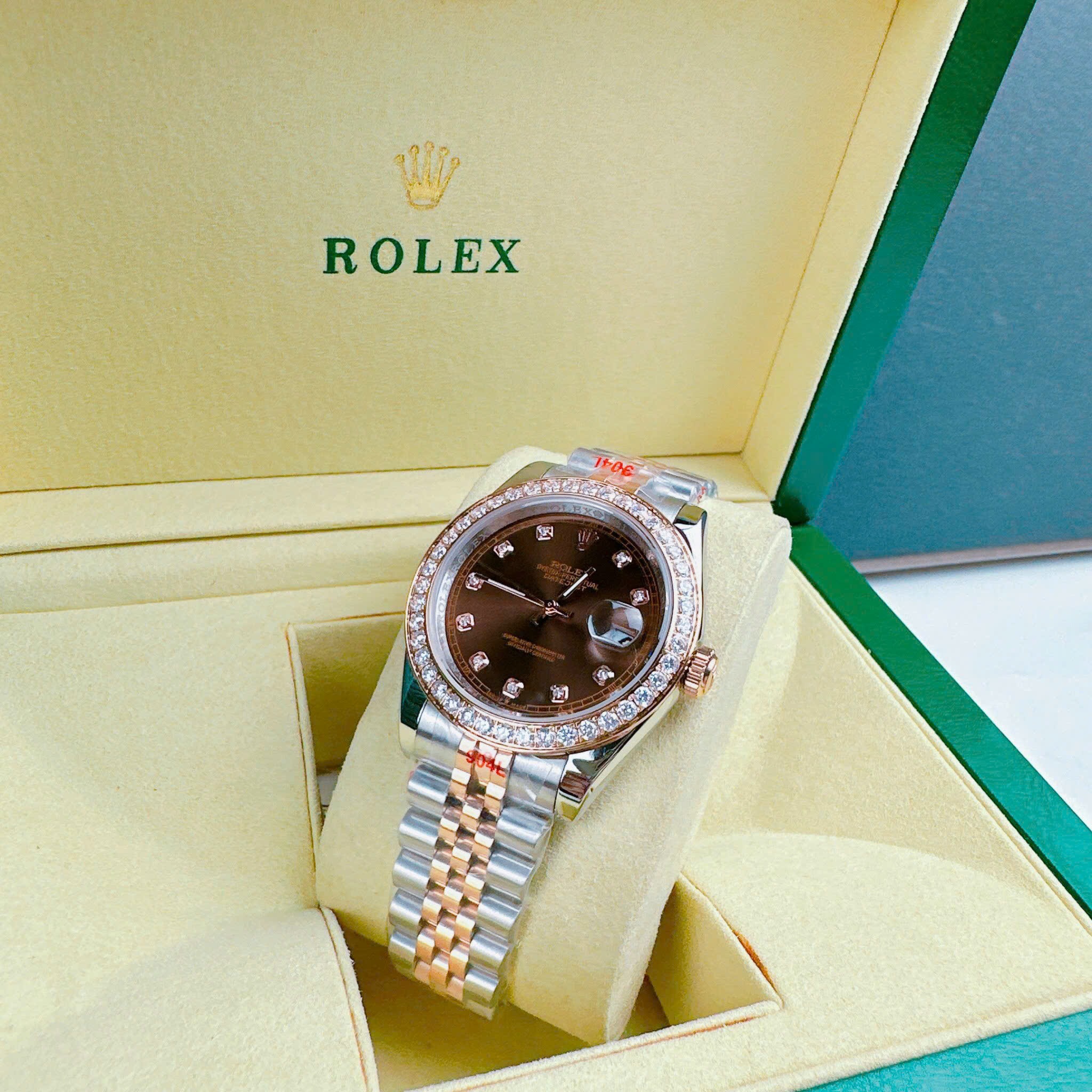 Đồng Hồ Rolex Đính Đá |Nam Giới |Mặt Nâu |Dây Kim Loại Demi Rose |Máy Pin (Máy Quartz) |Size 41mm |donghogiatot.vn