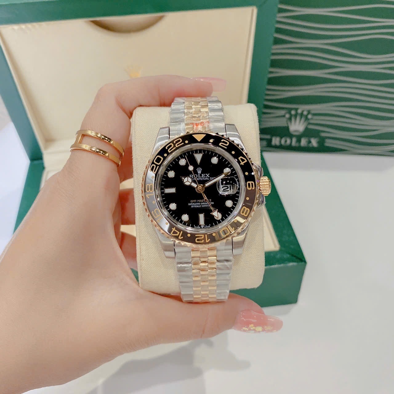 Đồng Hồ Rolex GMT Master II |Nam Giới |Niềng Số |Dây Kim Loại Demi Vàng |Máy Cơ (Automatic) |Size 40mm |donghogiatot.vn