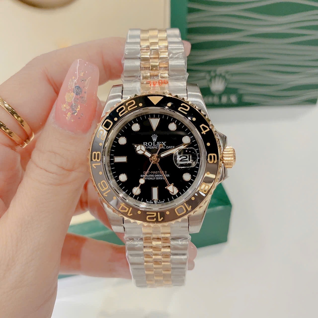 Đồng Hồ Rolex GMT Master II |Nam Giới |Niềng Số |Dây Kim Loại Demi Vàng |Máy Cơ (Automatic) |Size 40mm |donghogiatot.vn