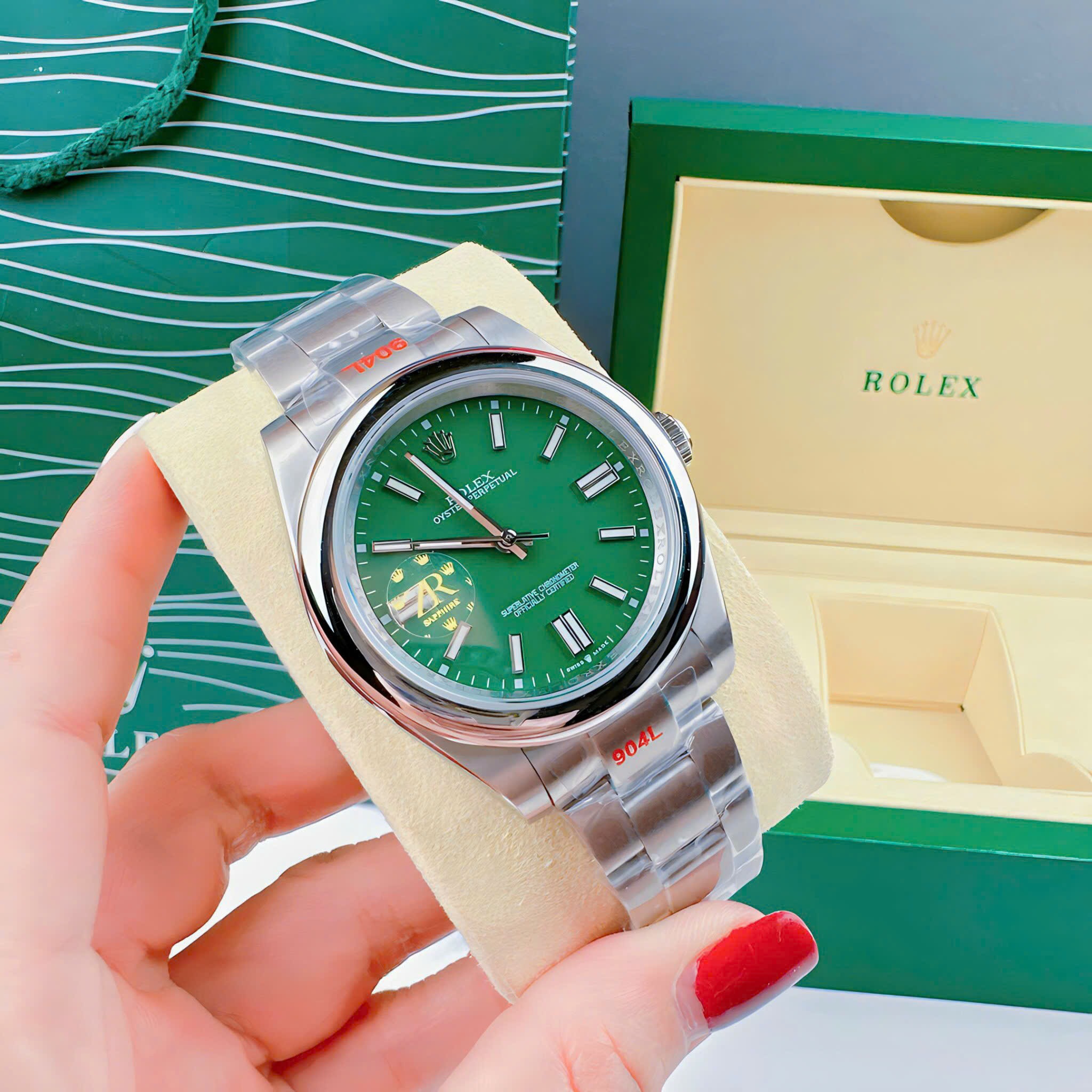 Đồng Hồ Rolex Oyster Perpetual |Nam Giới |Mặt Xanh Lá |Dây Kim Loại Silver |Máy Cơ (Automatic) |Size 41mm |donghogiatot.vn