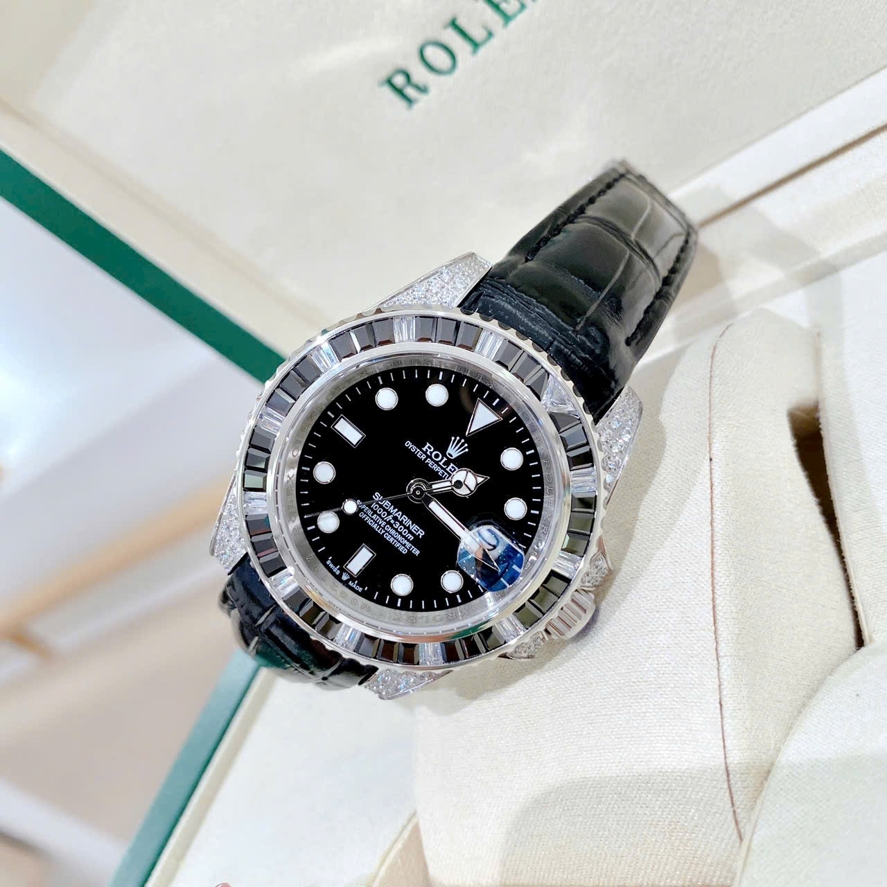 Đồng Hồ Rolex Submariner |Nam Giới |Đính Đá Ruby |Dây Da Đen |Máy Cơ (Automatic) |Size 41mm |donghogiatot.vn