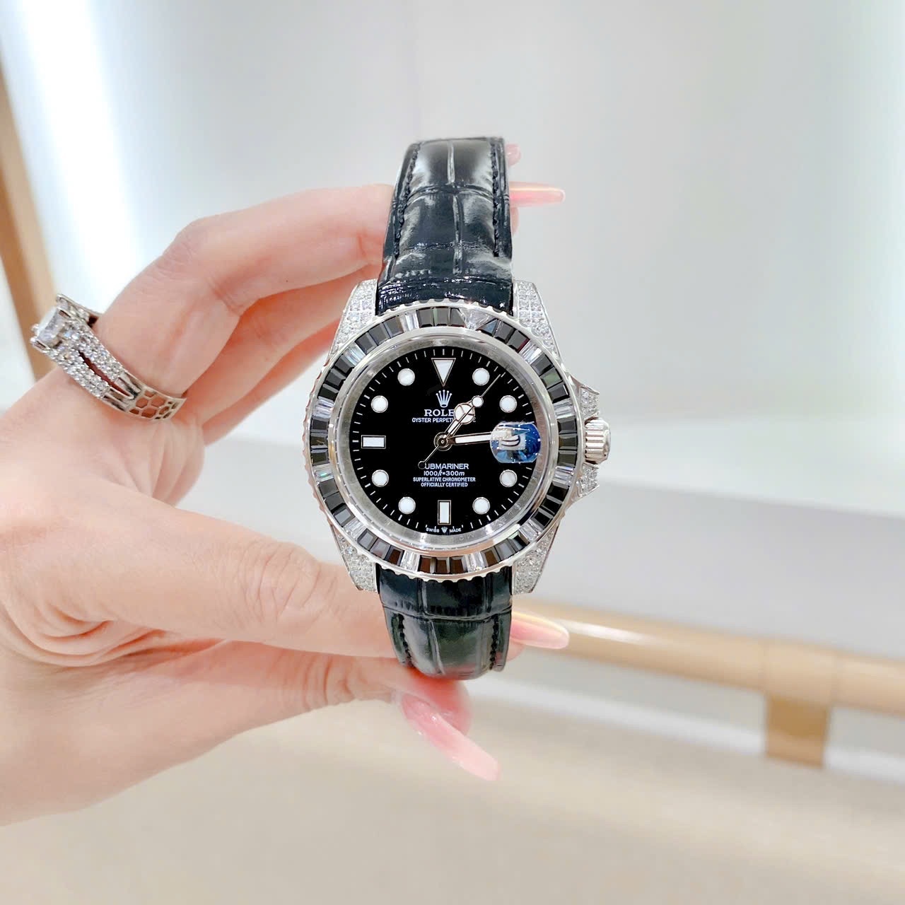 Đồng Hồ Rolex Submariner |Nam Giới |Đính Đá Ruby |Dây Da Đen |Máy Cơ (Automatic) |Size 41mm |donghogiatot.vn