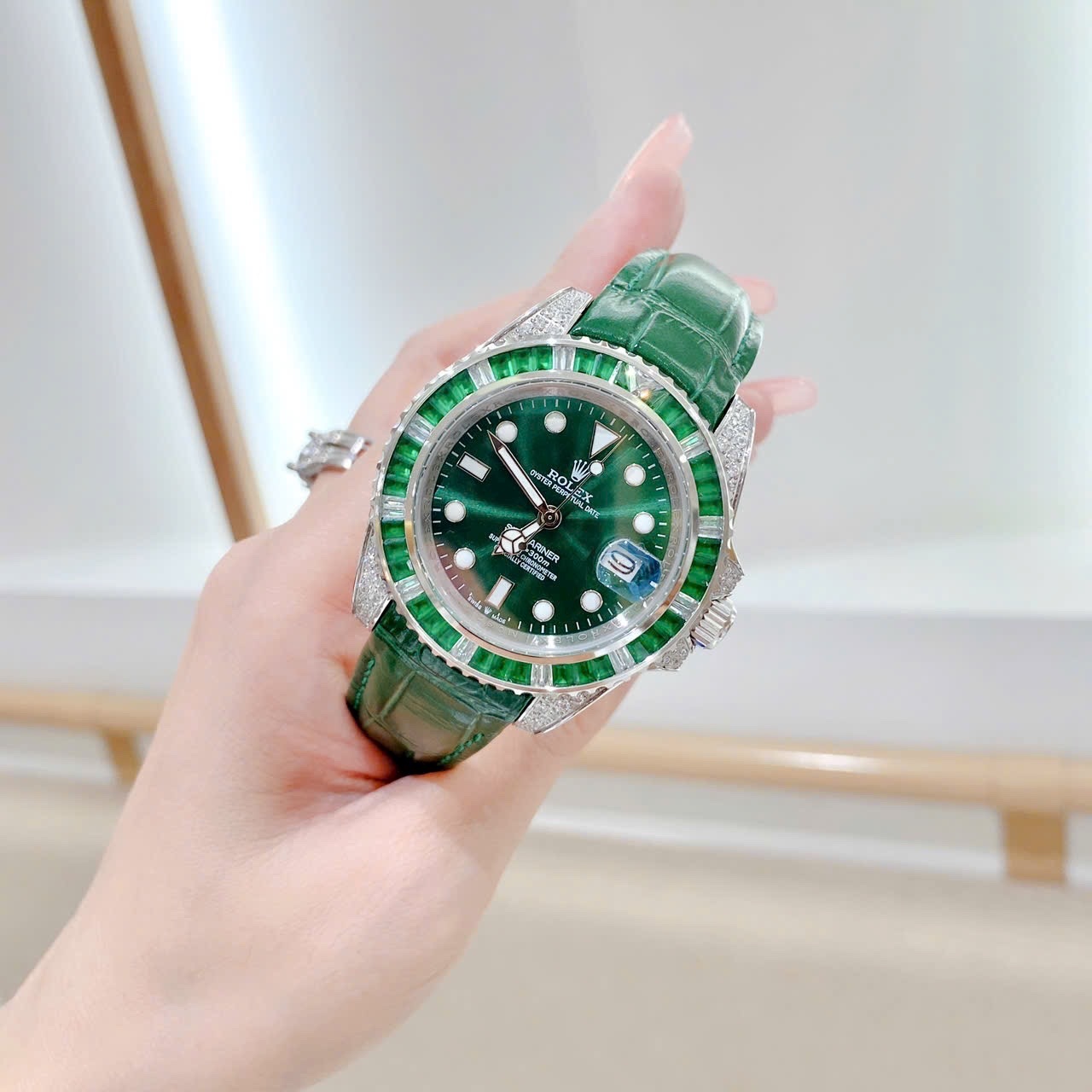 Đồng Hồ Rolex Submariner |Nam Giới |Đính Đá Ruby |Dây Da Xanh Lá |Máy Cơ (Automatic) |Size 41mm |donghogiatot.vn