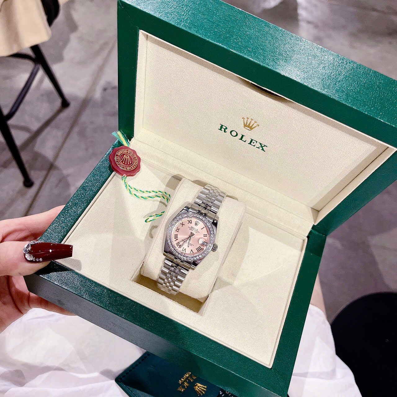 Đồng Hồ Rolex Mặt Số La Mã |Nữ Giới |Hồng |Đính Đá |Dây Kim Loại Silver |Máy Pin (Máy Quartz) |Size 31mm |donghogiatot.vn