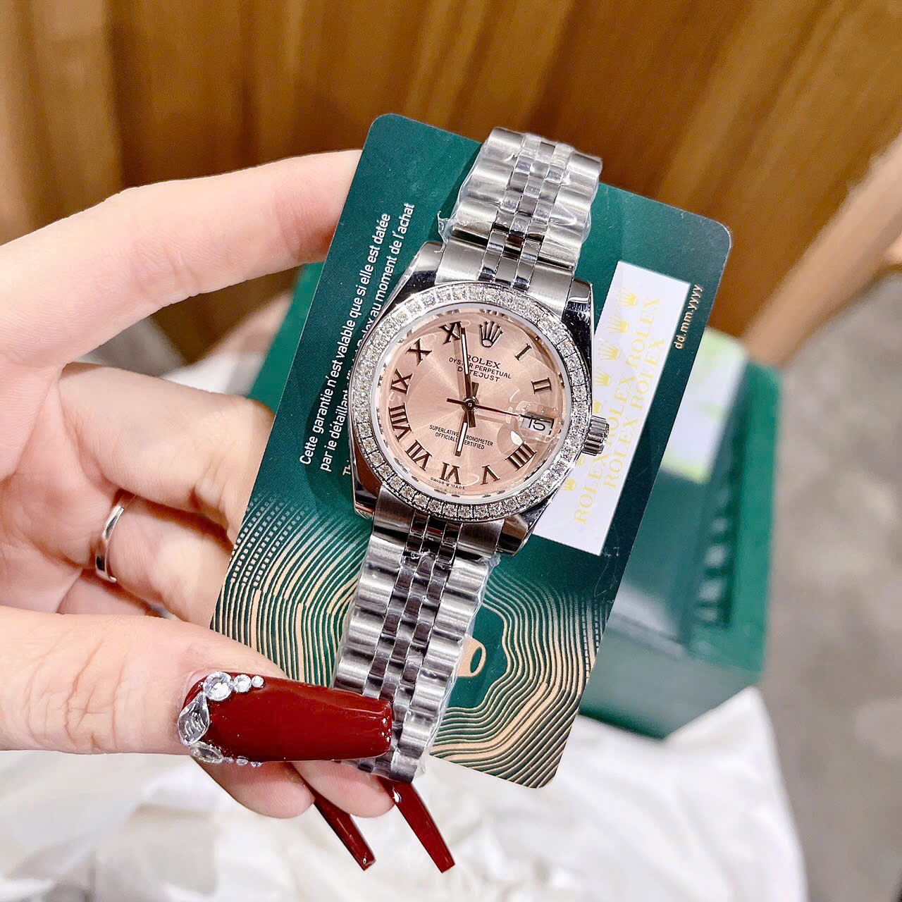 Đồng Hồ Rolex Mặt Số La Mã |Nữ Giới |Hồng |Đính Đá |Dây Kim Loại Silver |Máy Pin (Máy Quartz) |Size 31mm |donghogiatot.vn