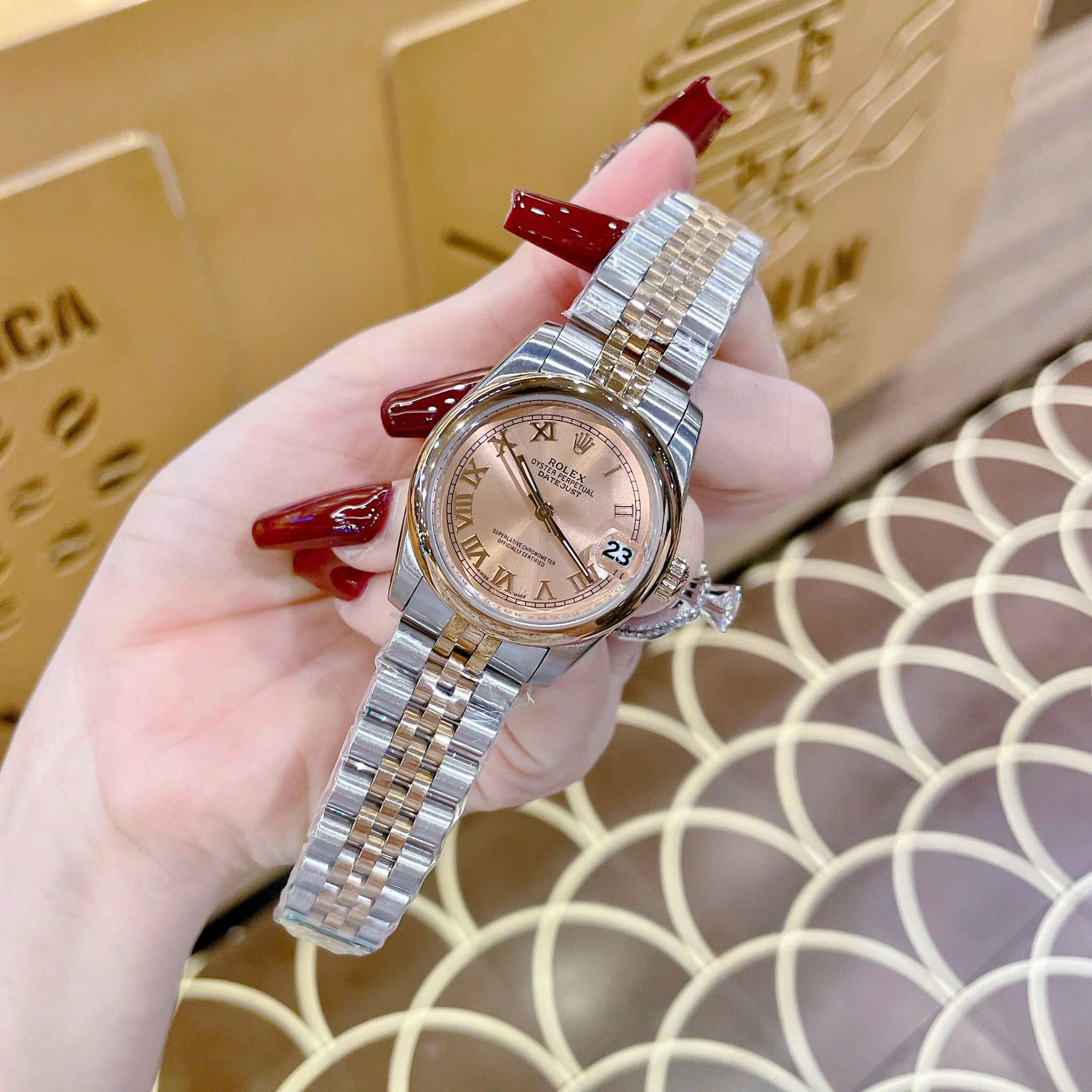 Đồng Hồ Rolex Mặt Số La Mã |Nữ Giới |Mặt Hồng |Niềng Trơn |Dây Kim Loại Demi |Máy Pin (Máy Quartz) |Size 31mm |donghogiatot.vn