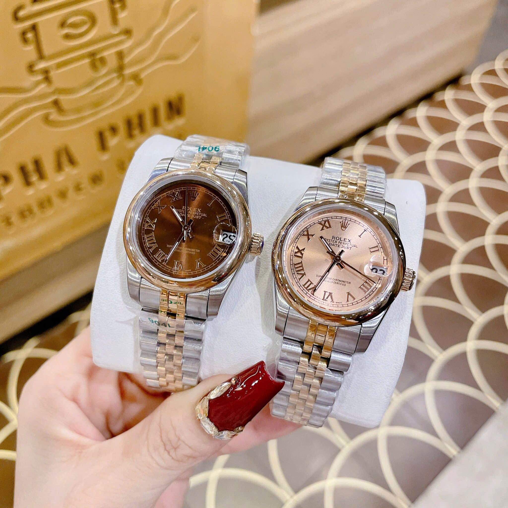 Đồng Hồ Rolex Mặt Số La Mã |Nữ Giới |Mặt Hồng |Niềng Trơn |Dây Kim Loại Demi |Máy Pin (Máy Quartz) |Size 31mm |donghogiatot.vn