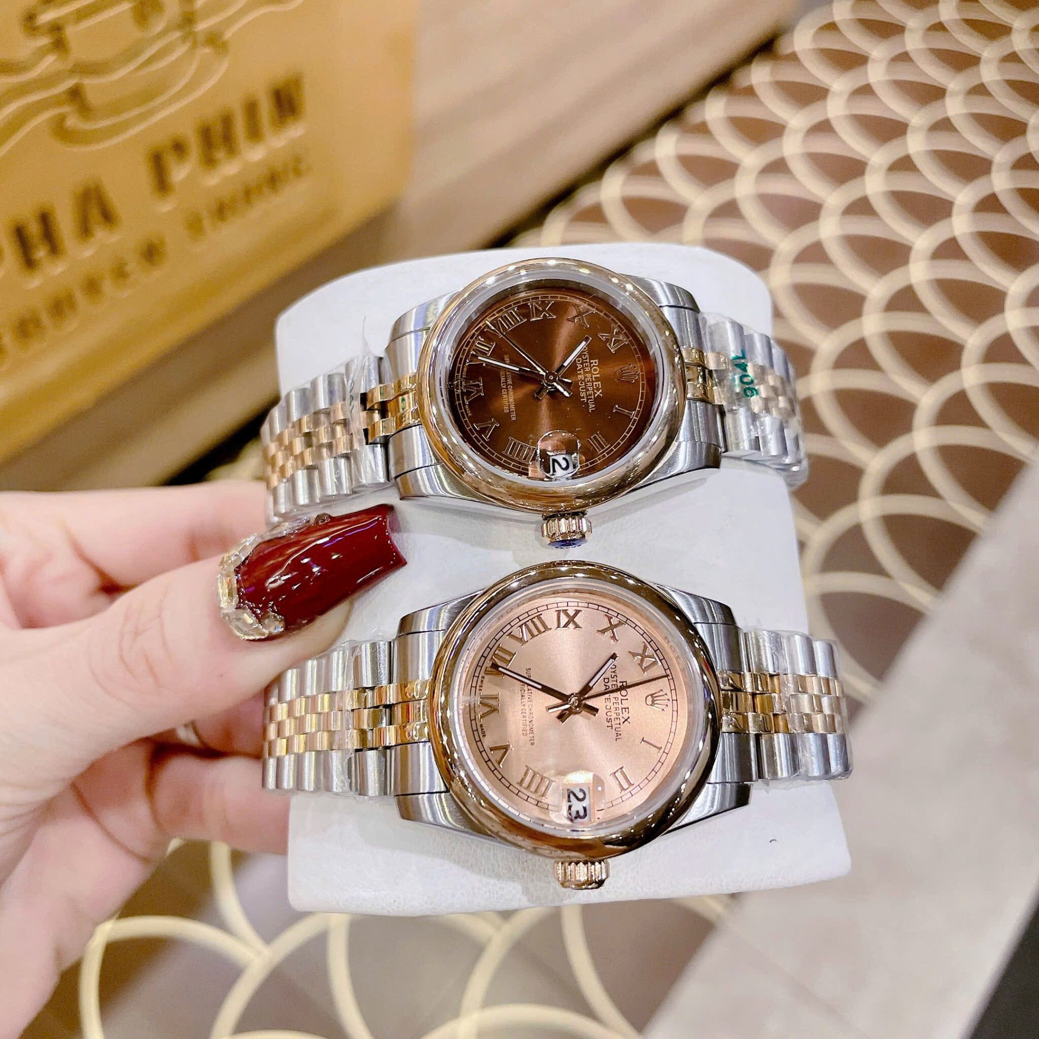 Đồng Hồ Rolex Mặt Số La Mã |Nữ Giới |Mặt Nâu |Niềng Trơn |Dây Kim Loại Demi |Máy Pin (Máy Quartz) |Size 31mm |donghogiatot.vn