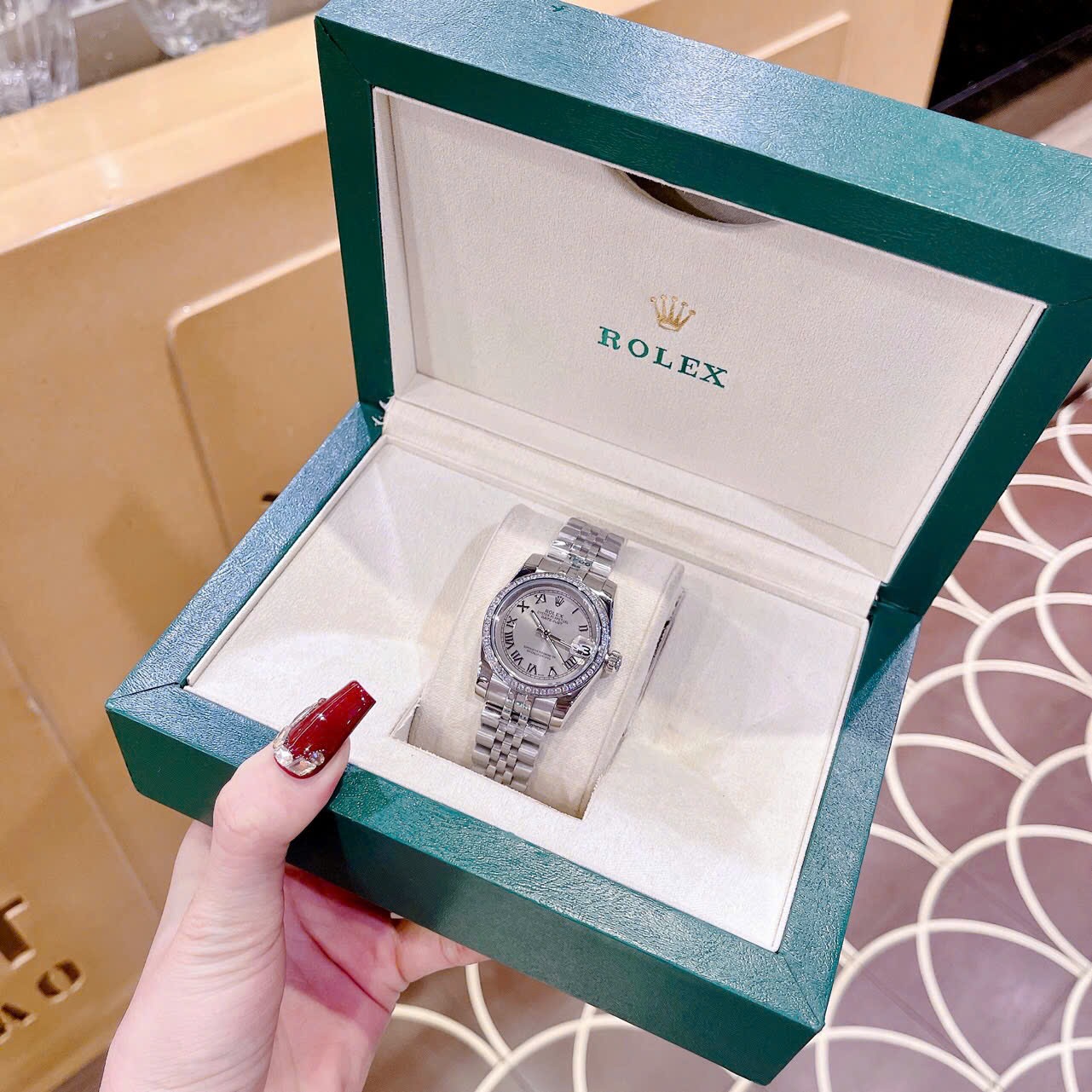 Đồng Hồ Rolex Mặt Số La Mã |Nữ Giới |Mặt Xám |Đính Đá |Dây Kim Loại Silver |Máy Pin (Máy Quartz) |Size 31mm |donghogiatot.vn