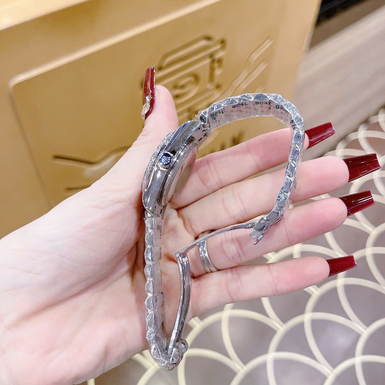 Đồng Hồ Rolex Mặt Số La Mã |Nữ Giới |Mặt Xám |Đính Đá |Dây Kim Loại Silver |Máy Pin (Máy Quartz) |Size 31mm |donghogiatot.vn