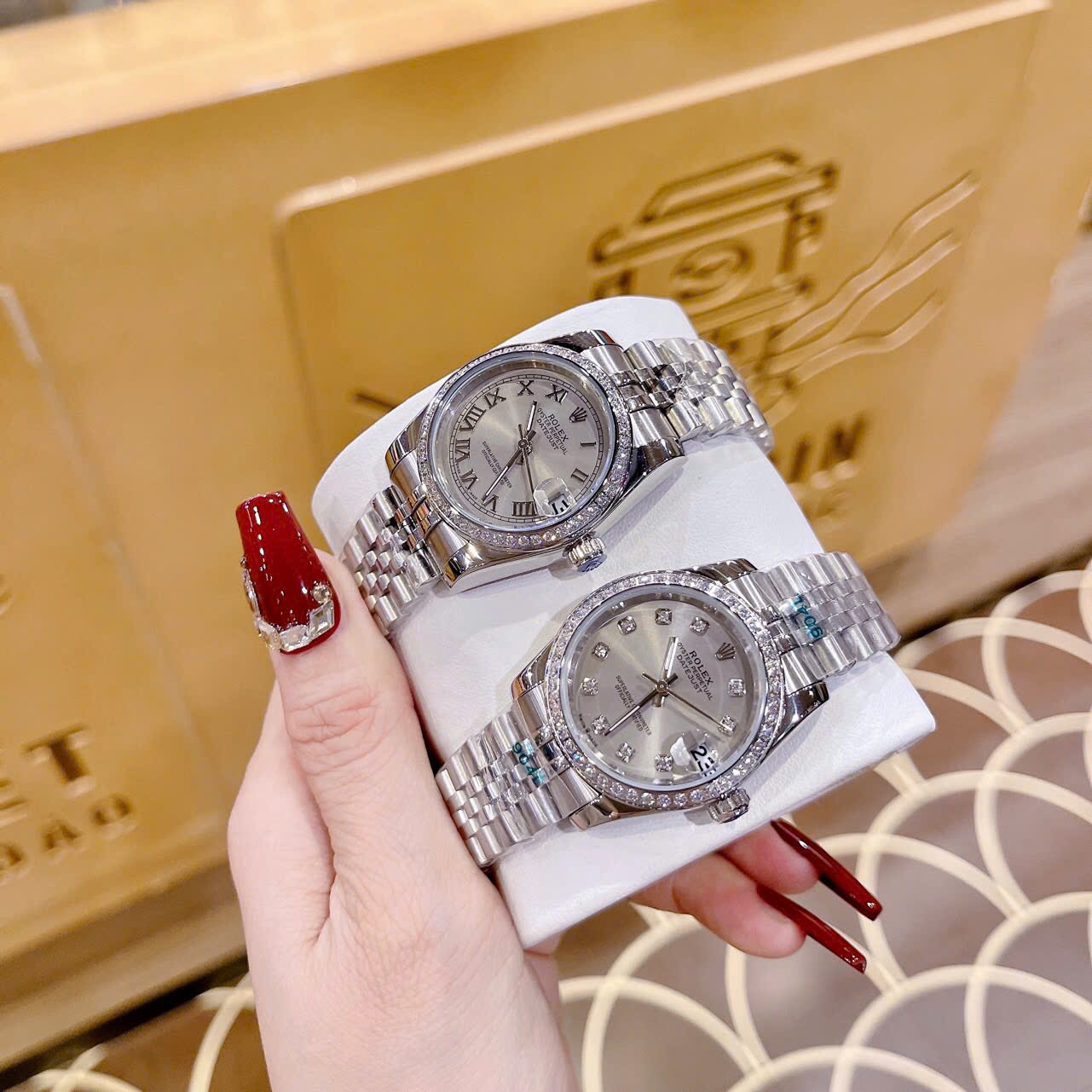 Đồng Hồ Rolex Mặt Số La Mã |Nữ Giới |Mặt Xám |Đính Đá |Dây Kim Loại Silver |Máy Pin (Máy Quartz) |Size 31mm |donghogiatot.vn