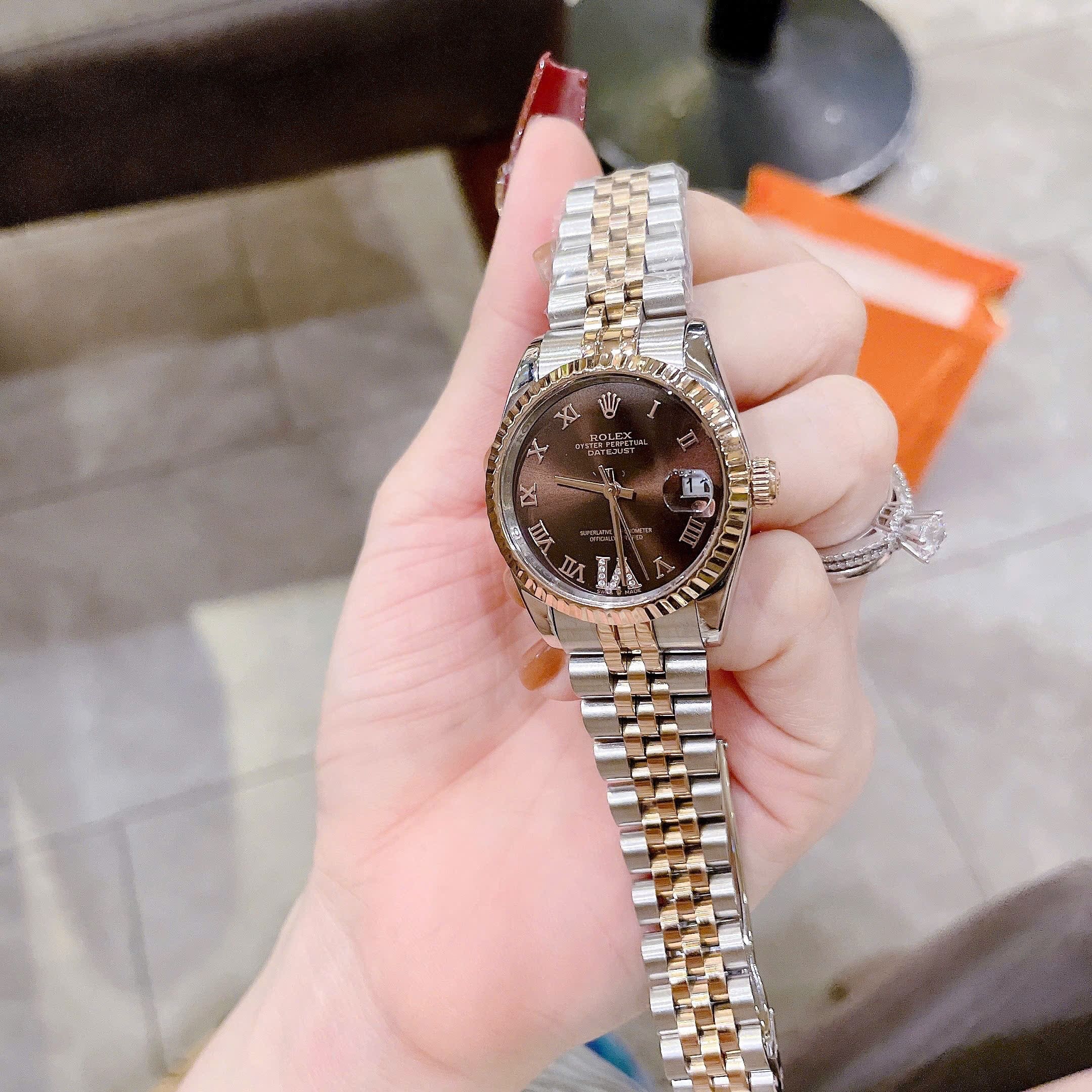 Đồng Hồ Rolex Mặt Số La Mã |Nữ Giới |Nâu |Niềng Khía |Dây Kim Loại Demi |Máy Pin (Máy Quartz) |Size 31mm |donghogiatot.vn