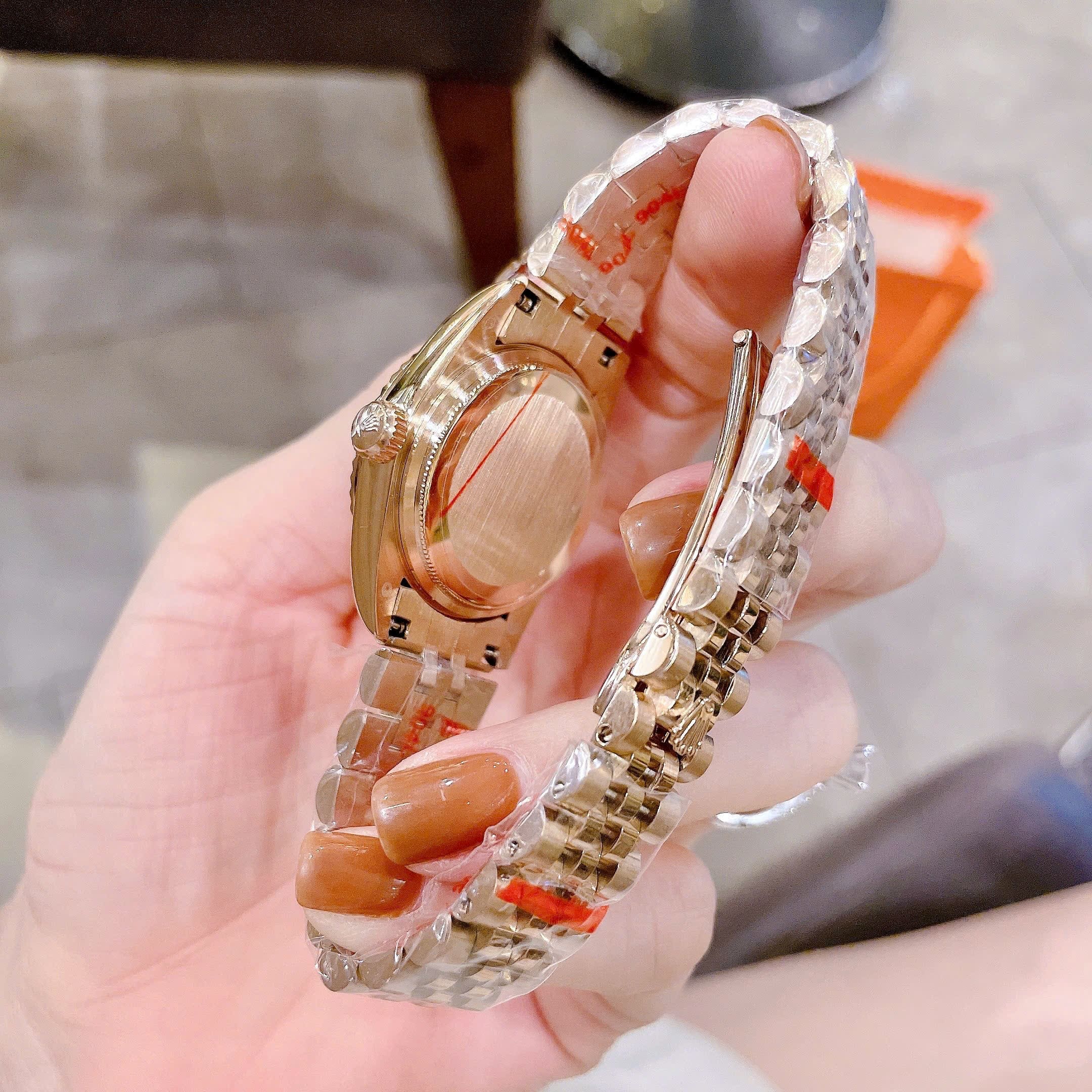 Đồng Hồ Rolex Mặt Số La Mã |Nữ Giới |Nâu |Niềng Khía |Dây Kim Loại Rose Gold |Máy Pin (Máy Quartz) |Size 31mm |donghogiatot.vn