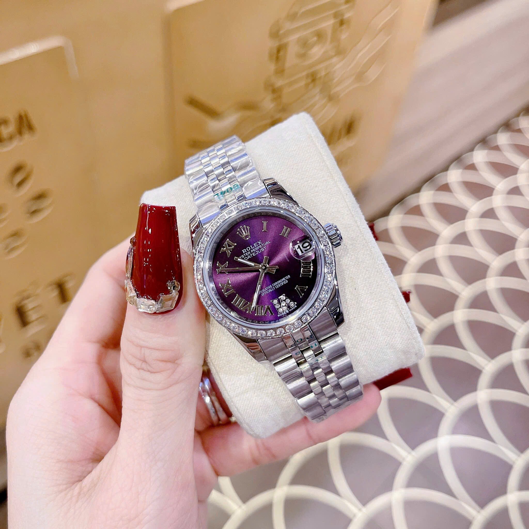 Đồng Hồ Rolex Mặt Số La Mã |Nữ Giới |Tím |Đính Đá |Dây Kim Loại Silver |Máy Pin (Máy Quartz) |Size 31mm |donghogiatot.vn