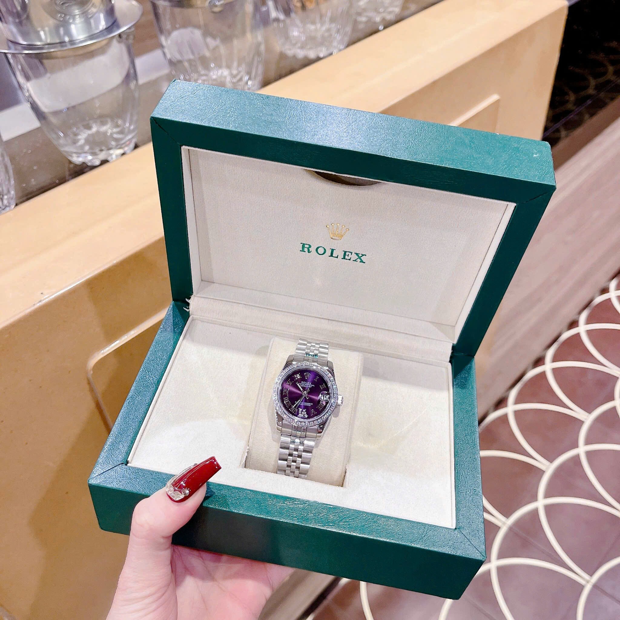 Đồng Hồ Rolex Mặt Số La Mã |Nữ Giới |Tím |Đính Đá |Dây Kim Loại Silver |Máy Pin (Máy Quartz) |Size 31mm |donghogiatot.vn