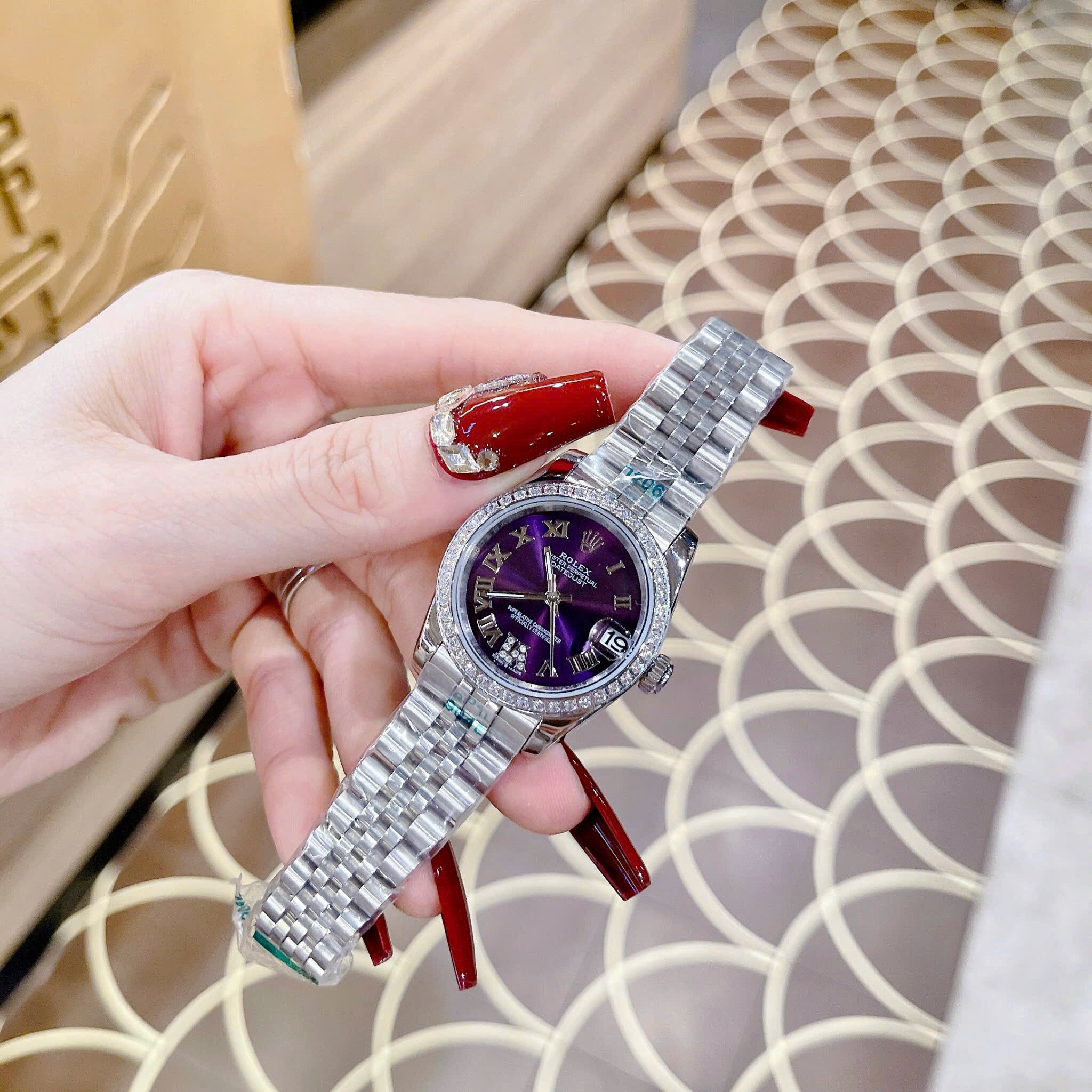 Đồng Hồ Rolex Mặt Số La Mã |Nữ Giới |Tím |Đính Đá |Dây Kim Loại Silver |Máy Pin (Máy Quartz) |Size 31mm |donghogiatot.vn