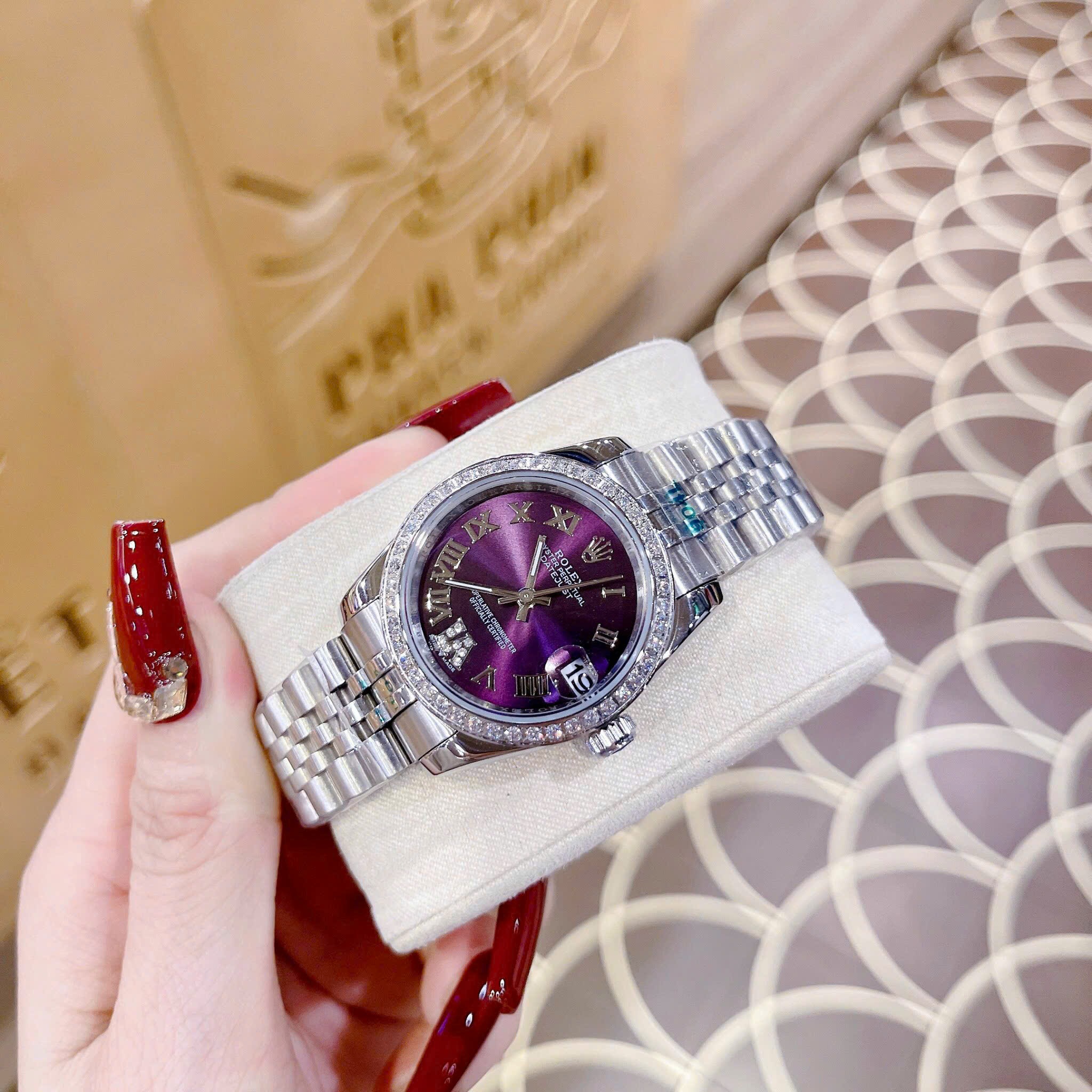 Đồng Hồ Rolex Mặt Số La Mã |Nữ Giới |Tím |Đính Đá |Dây Kim Loại Silver |Máy Pin (Máy Quartz) |Size 31mm |donghogiatot.vn