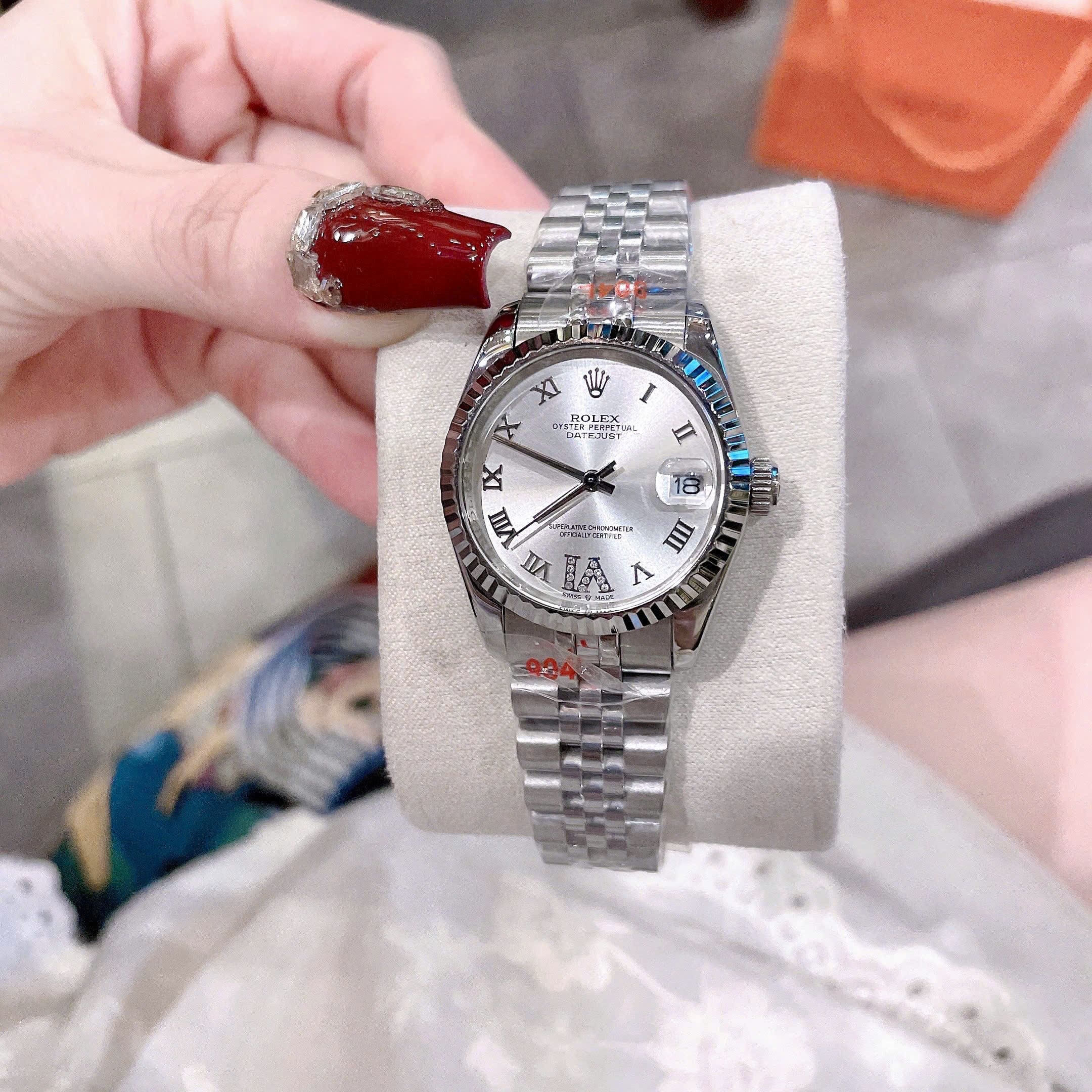 Đồng Hồ Rolex Mặt Số La Mã |Nữ Giới |Trắng |Niềng Khía |Dây Kim Loại Silver |Máy Pin (Máy Quartz) |Size 31mm |donghogiatot.vn