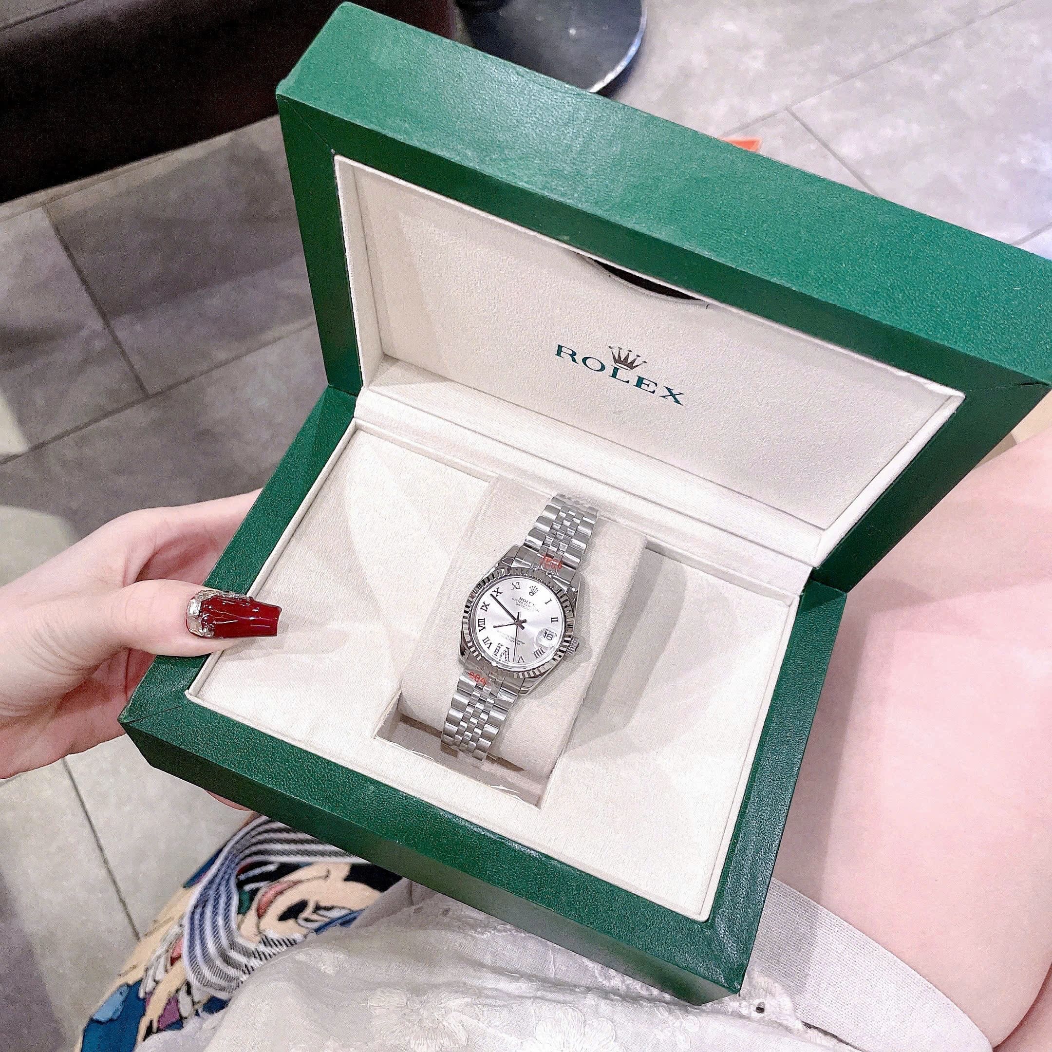 Đồng Hồ Rolex Mặt Số La Mã |Nữ Giới |Trắng |Niềng Khía |Dây Kim Loại Silver |Máy Pin (Máy Quartz) |Size 31mm |donghogiatot.vn