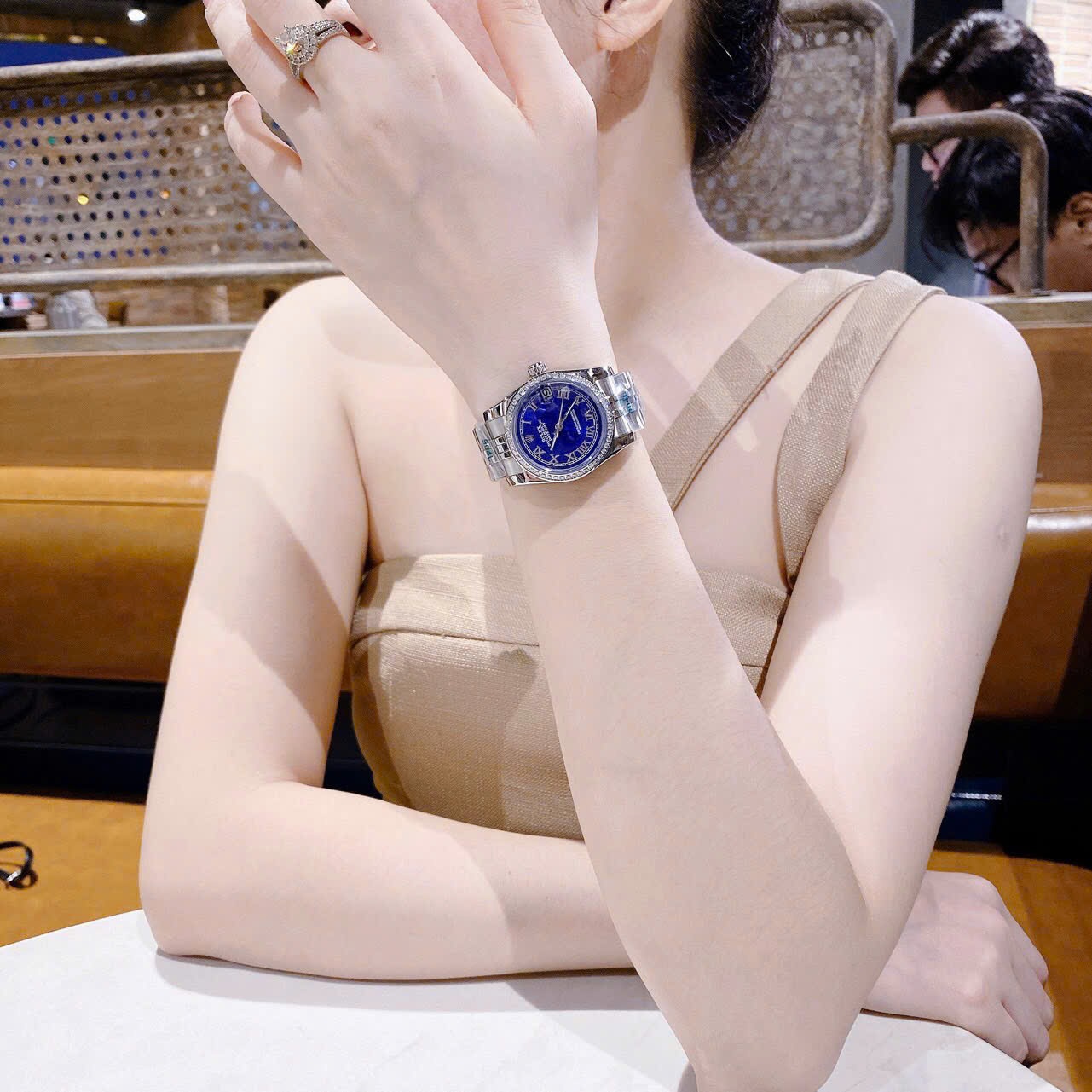 Đồng Hồ Rolex Mặt Số La Mã |Nữ Giới |Xanh Dương |Đính Đá |Dây Kim Loại Silver |Máy Pin (Máy Quartz) |Size 31mm |donghogiatot.vn