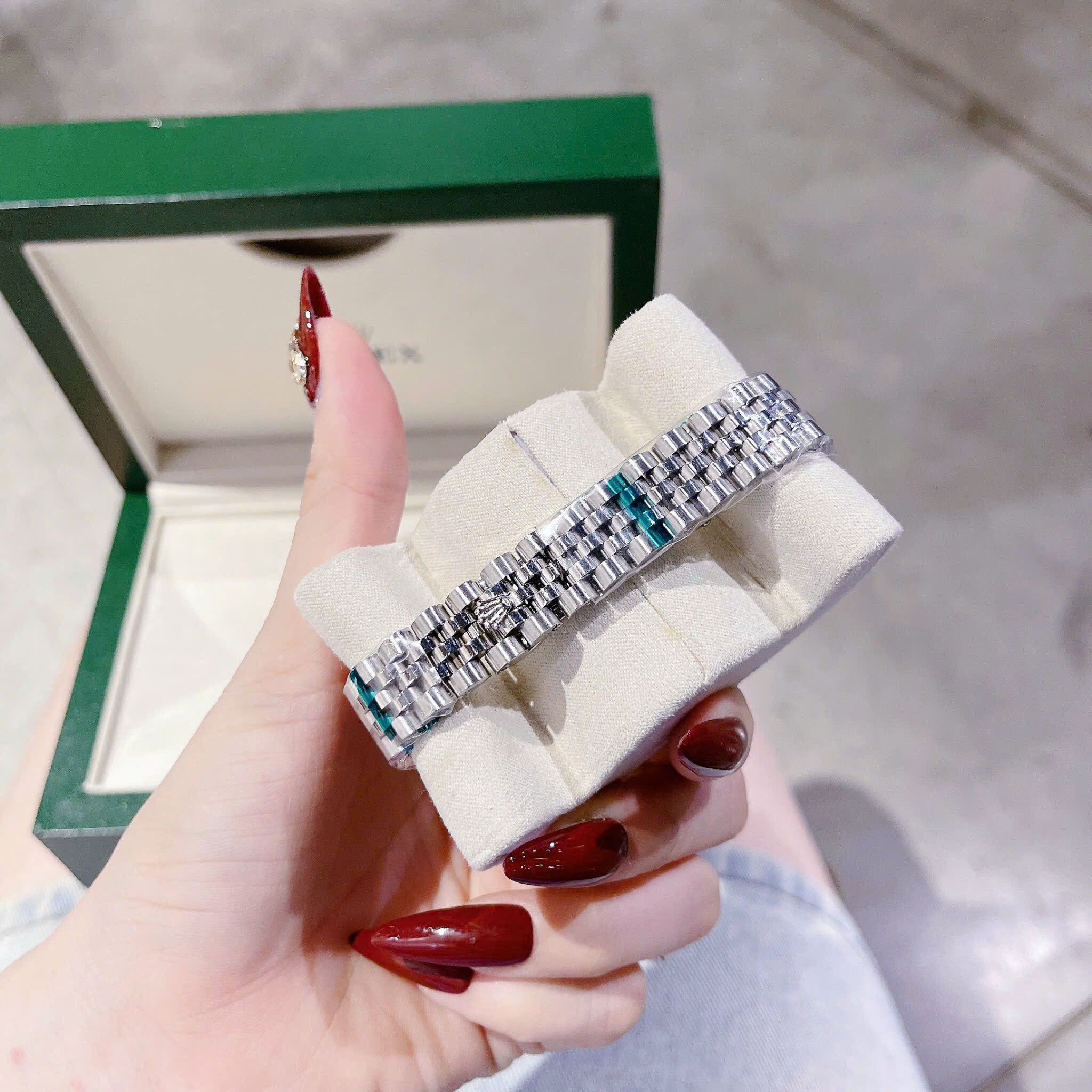 Đồng Hồ Rolex Mặt Số La Mã |Nữ Giới |Xanh Dương |Đính Đá |Dây Kim Loại Silver |Máy Pin (Máy Quartz) |Size 31mm |donghogiatot.vn