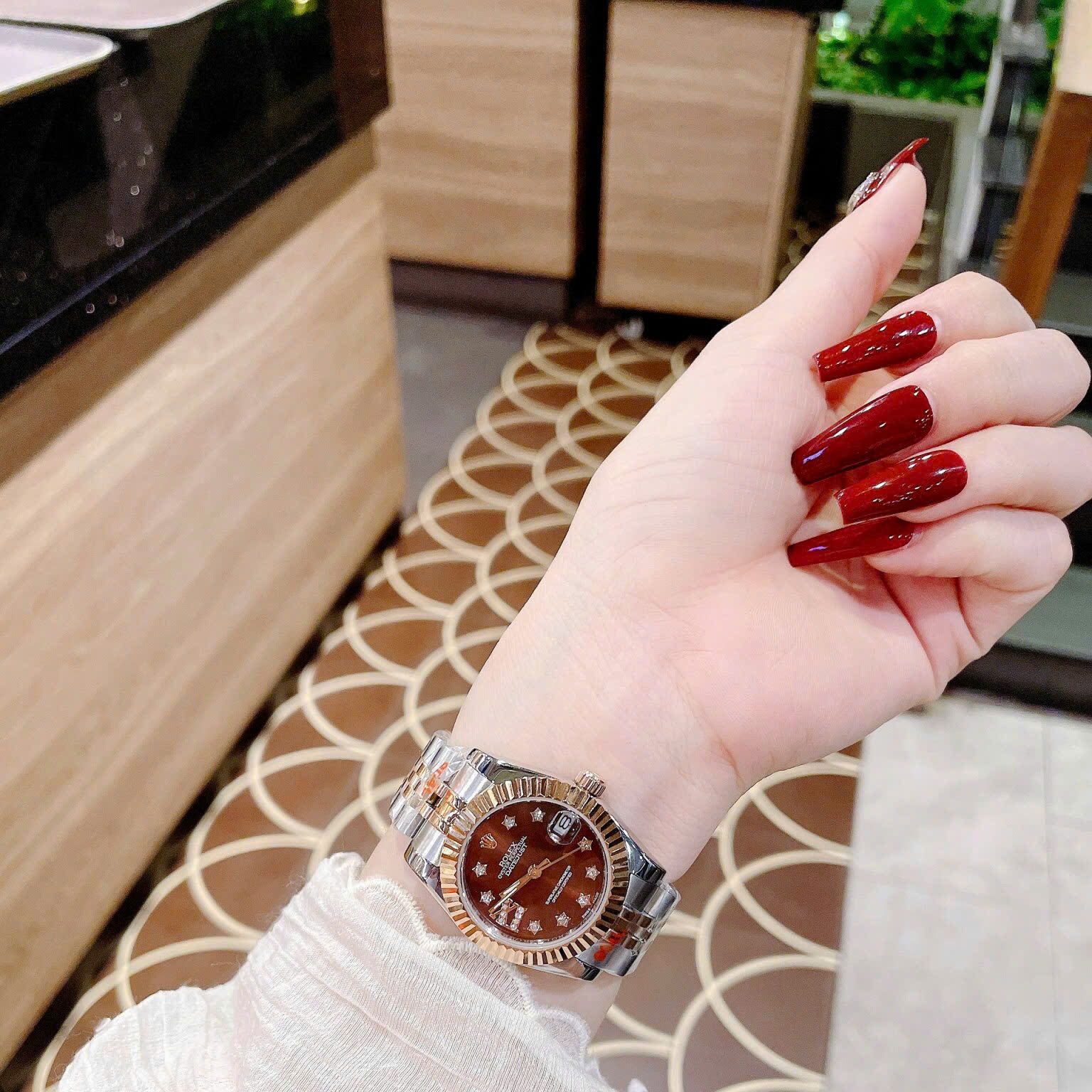 Đồng Hồ Rolex Niềng Khía |Nữ Giới |Mặt Nâu |Đính Đá Ngôi Sao |Dây Kim Loại Demi |Máy Pin (Máy Quartz) |Size 31mm |donghogiatot.vn