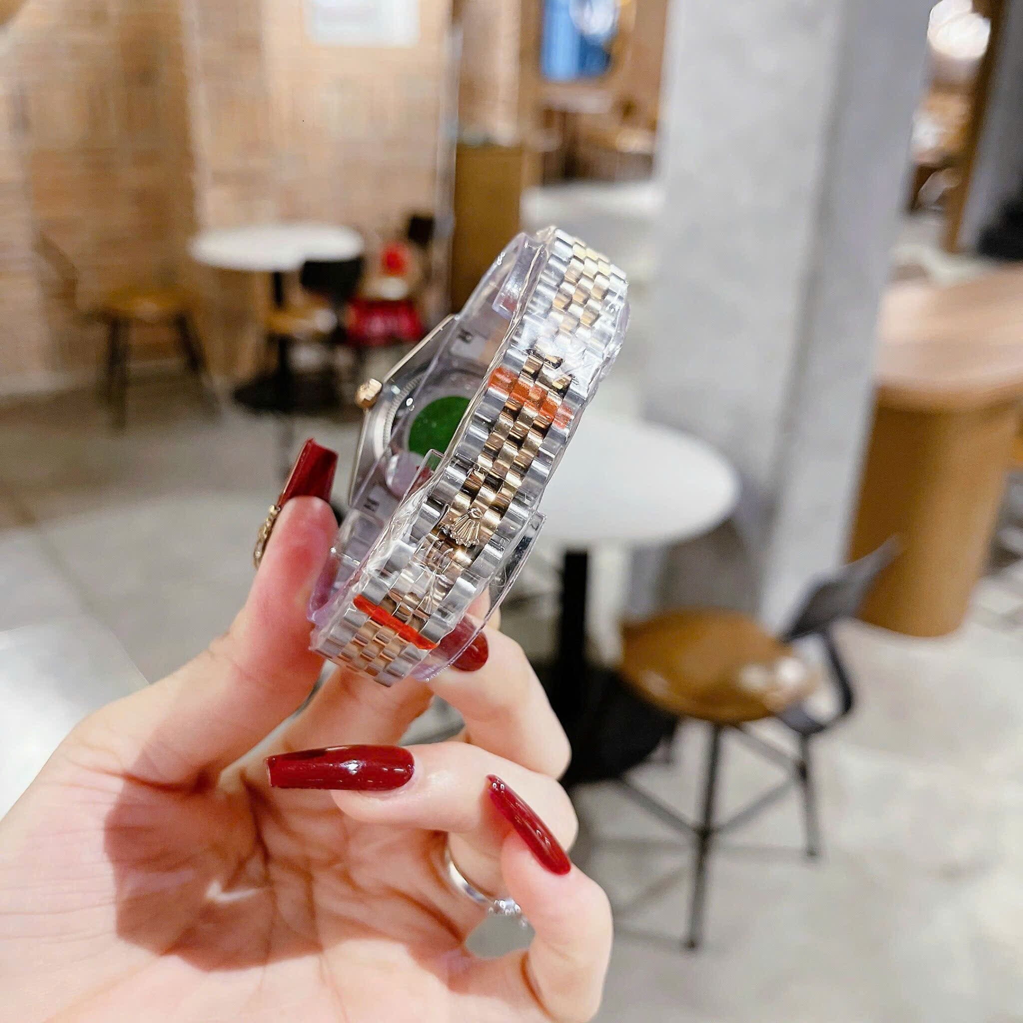 Đồng Hồ Rolex Niềng Khía |Nữ Giới |Mặt Nâu |Dây Kim Loại Demi Vàng |Máy Pin (Máy Quartz) |Size 31mm |donghogiatot.vn