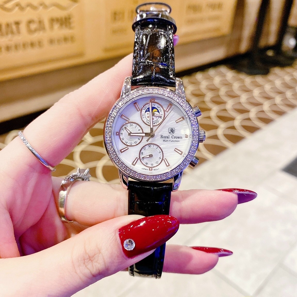 Đồng Hồ Royal Crown 6 Kim |Nữ Giới |Mặt Đính Đá |Dây Da Đen |Máy Pin (Quartz) |Size 34mm |donghogiatot.vn