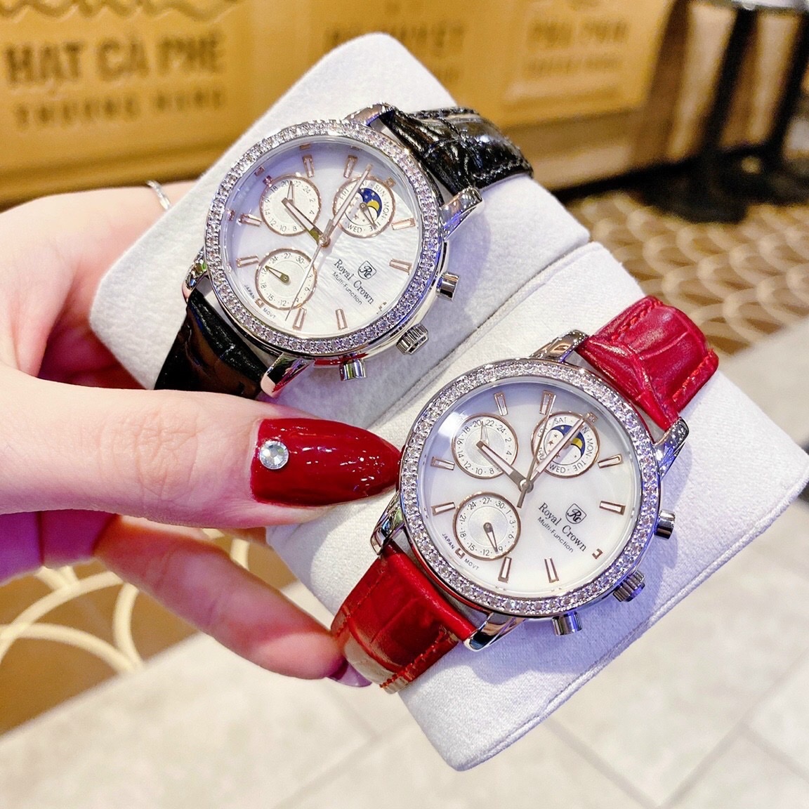 Đồng Hồ Royal Crown 6 Kim |Nữ Giới |Mặt Đính Đá |Dây Da Đen |Máy Pin (Quartz) |Size 34mm |donghogiatot.vn