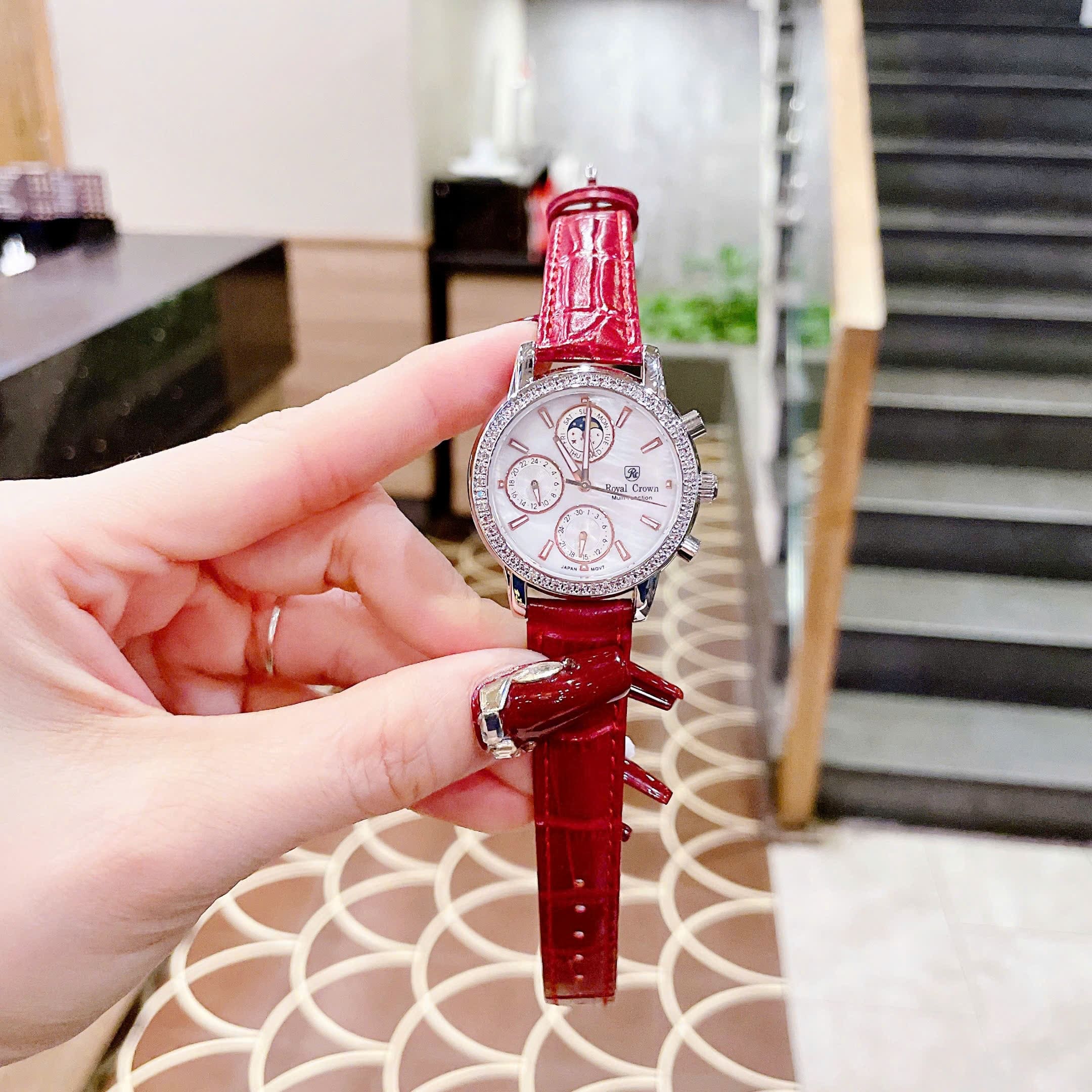 Đồng Hồ Royal Crown 6 Kim |Nữ Giới |Mặt Đính Đá |Dây Da Đỏ |Máy Pin (Quartz) |Size 34mm |donghogiatot.vn