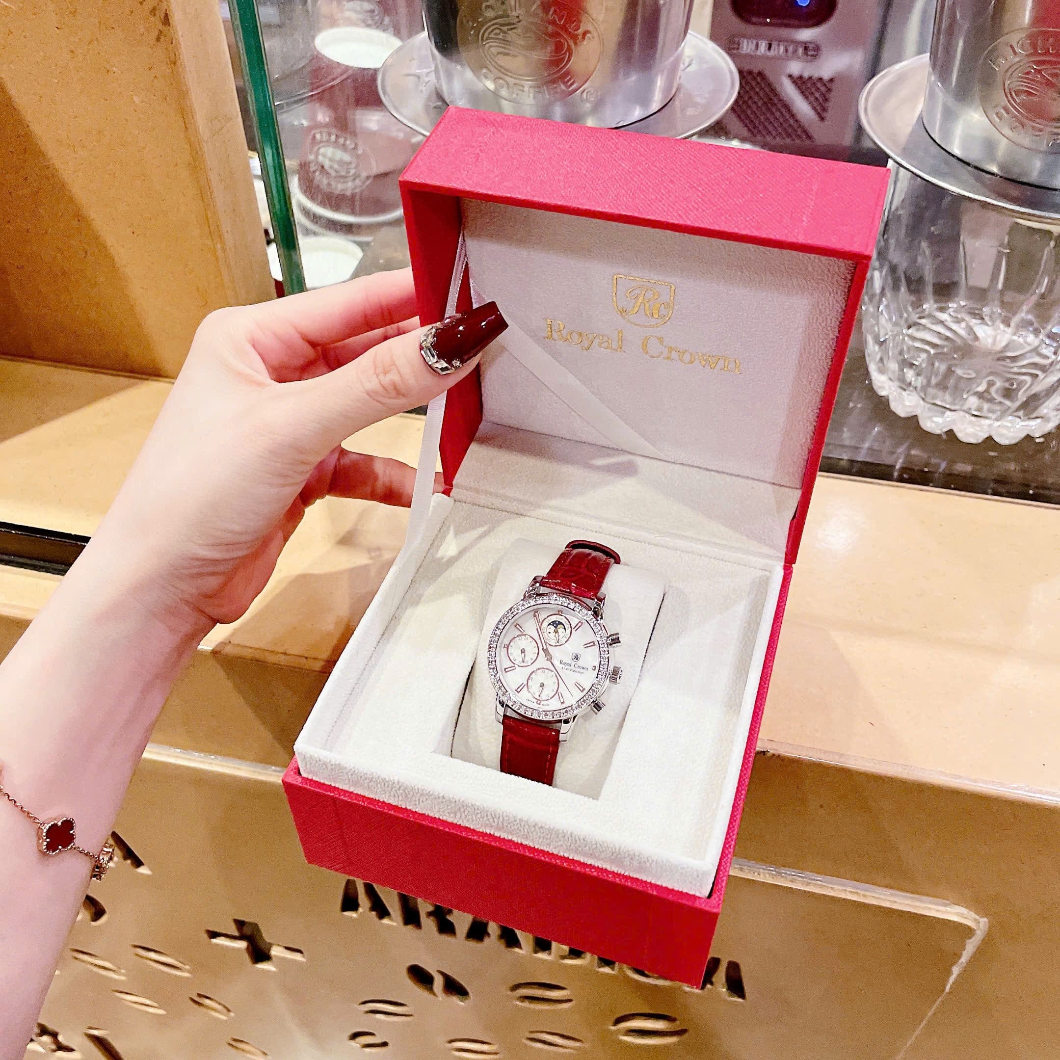 Đồng Hồ Royal Crown 6 Kim |Nữ Giới |Mặt Đính Đá |Dây Da Đỏ |Máy Pin (Quartz) |Size 34mm |donghogiatot.vn