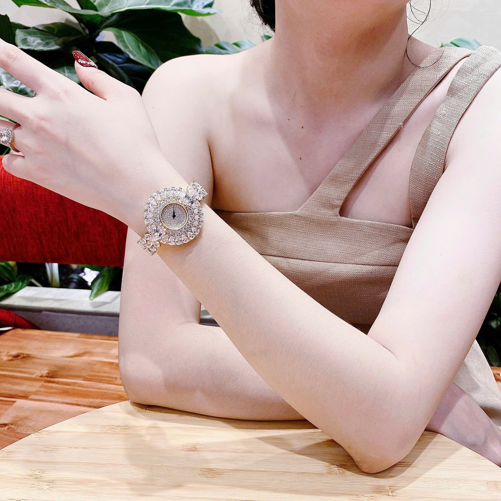 Đồng Hồ Royal Crown Bông Hoa Full Đá |Nữ Giới |Lắc Tay Đính Pha Lê Vàng Gold |Máy Pin (Quartz) |Size 36mm |donghogiatot.vn