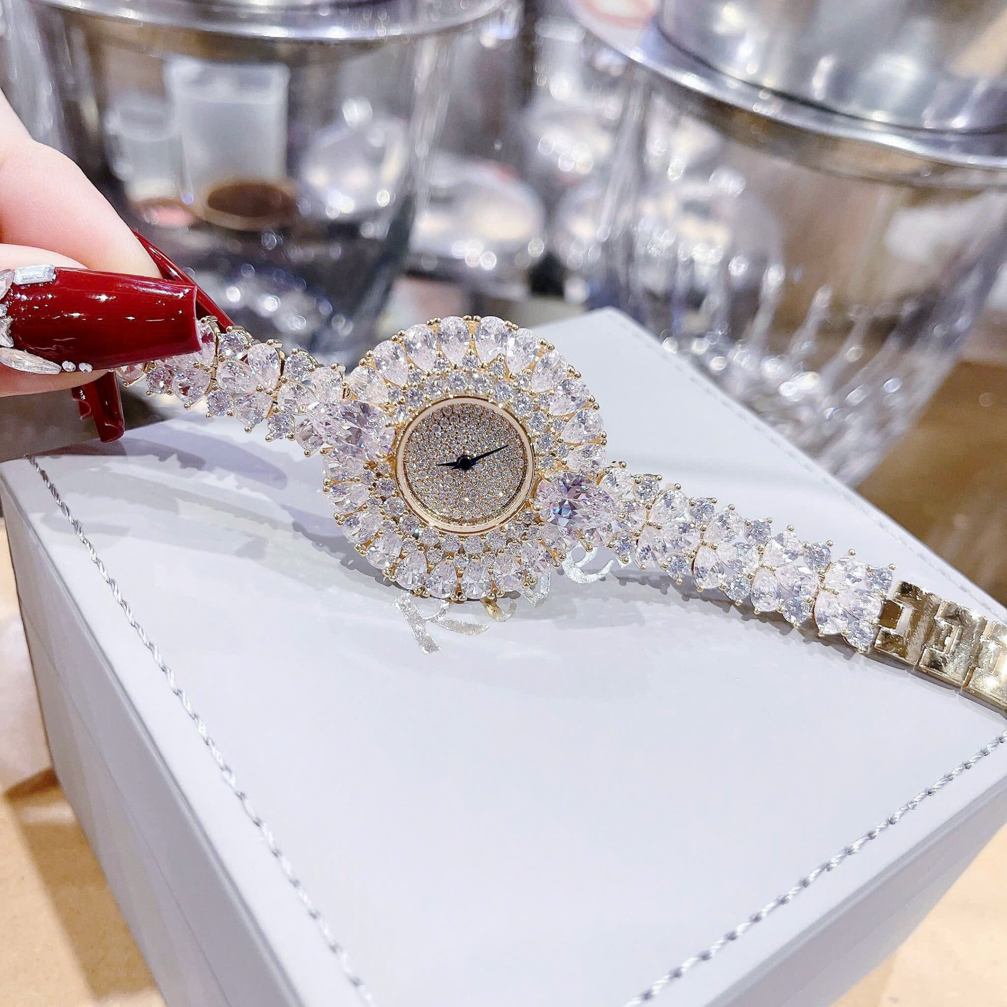 Đồng Hồ Royal Crown Bông Hoa Full Đá |Nữ Giới |Lắc Tay Đính Pha Lê Vàng Gold |Máy Pin (Quartz) |Size 36mm |donghogiatot.vn