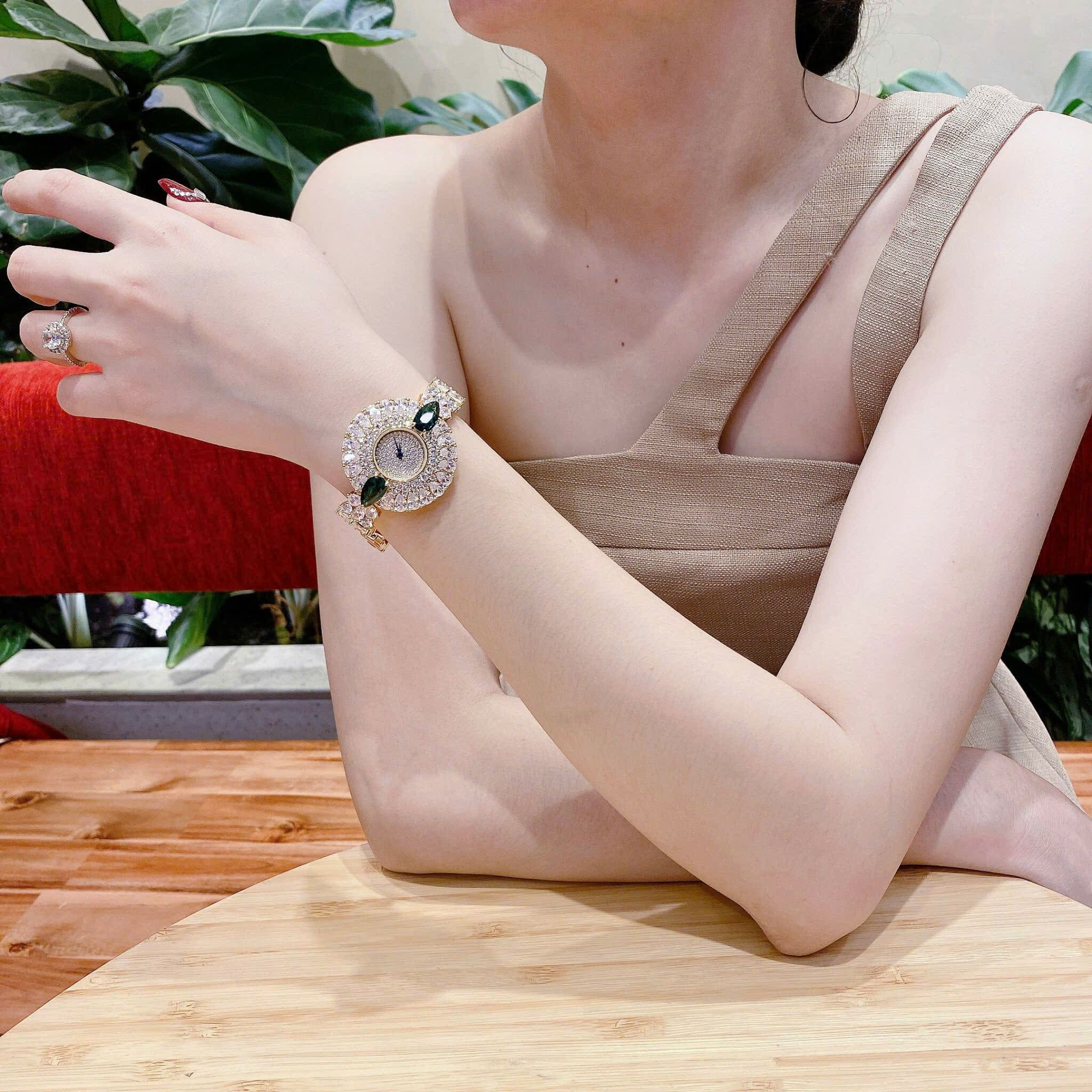 Đồng Hồ Royal Crown Bông Hoa Full Đá |Nữ Giới |Lắc Tay Đính Pha Lê Xanh Lá |Máy Pin (Quartz) |Size 36mm |donghogiatot.vn