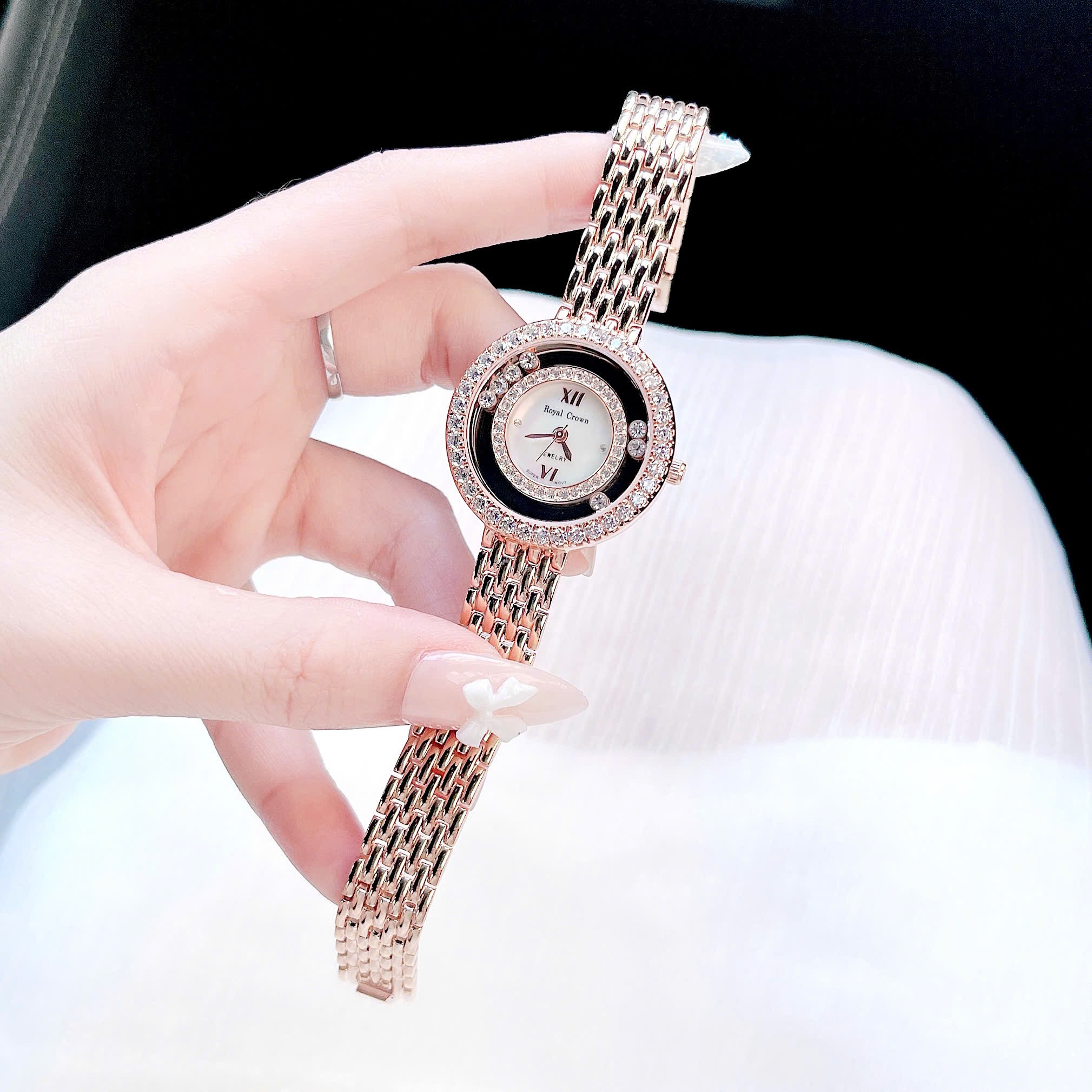 Đồng Hồ Royal Crown Đính Đá Chạy |Nữ Giới |Dây Kim Loại Rose Gold |Máy Pin (Quartz) |Size 32mm |donghogiatot.vn