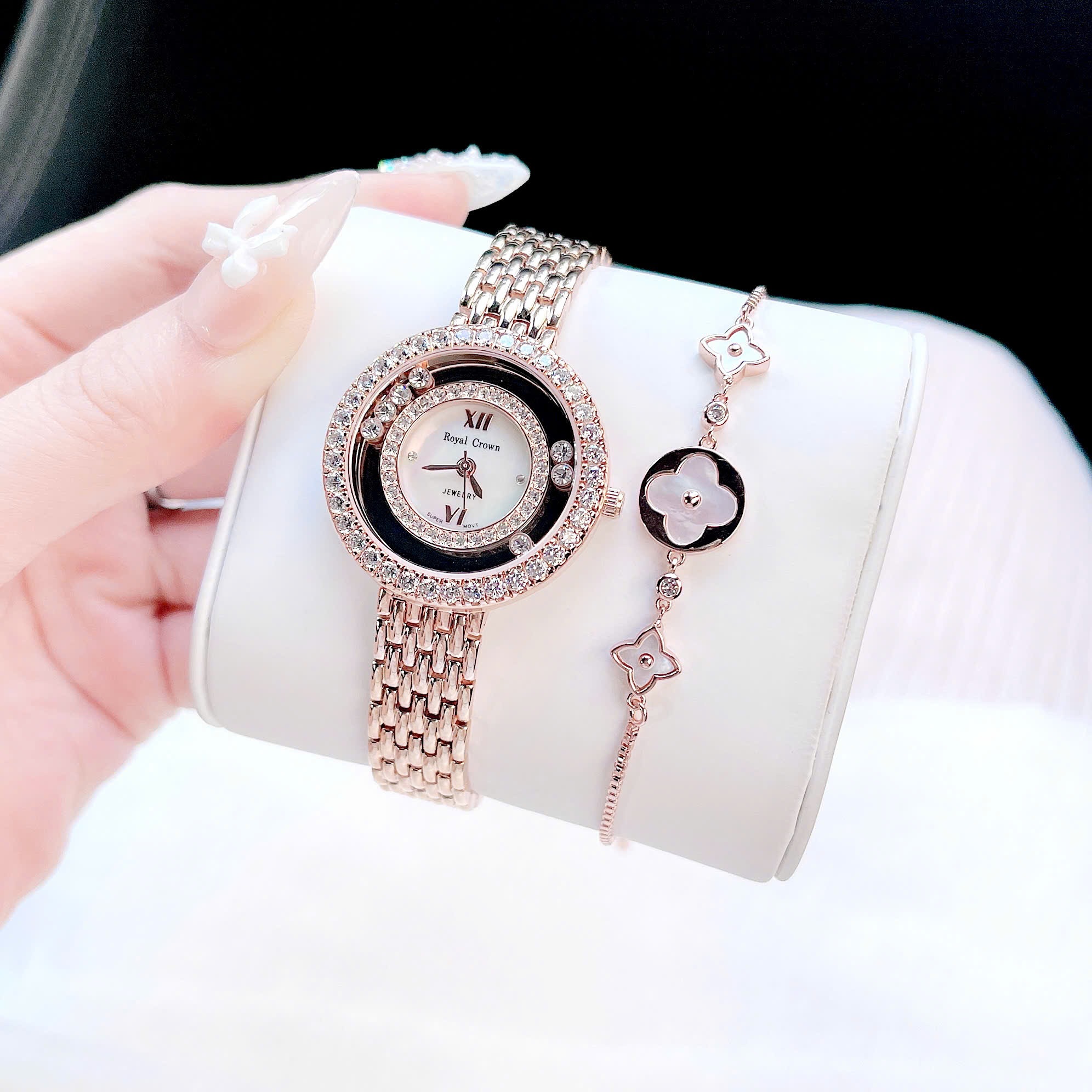 Đồng Hồ Royal Crown Đính Đá Chạy |Nữ Giới |Dây Kim Loại Rose Gold |Máy Pin (Quartz) |Size 32mm |donghogiatot.vn