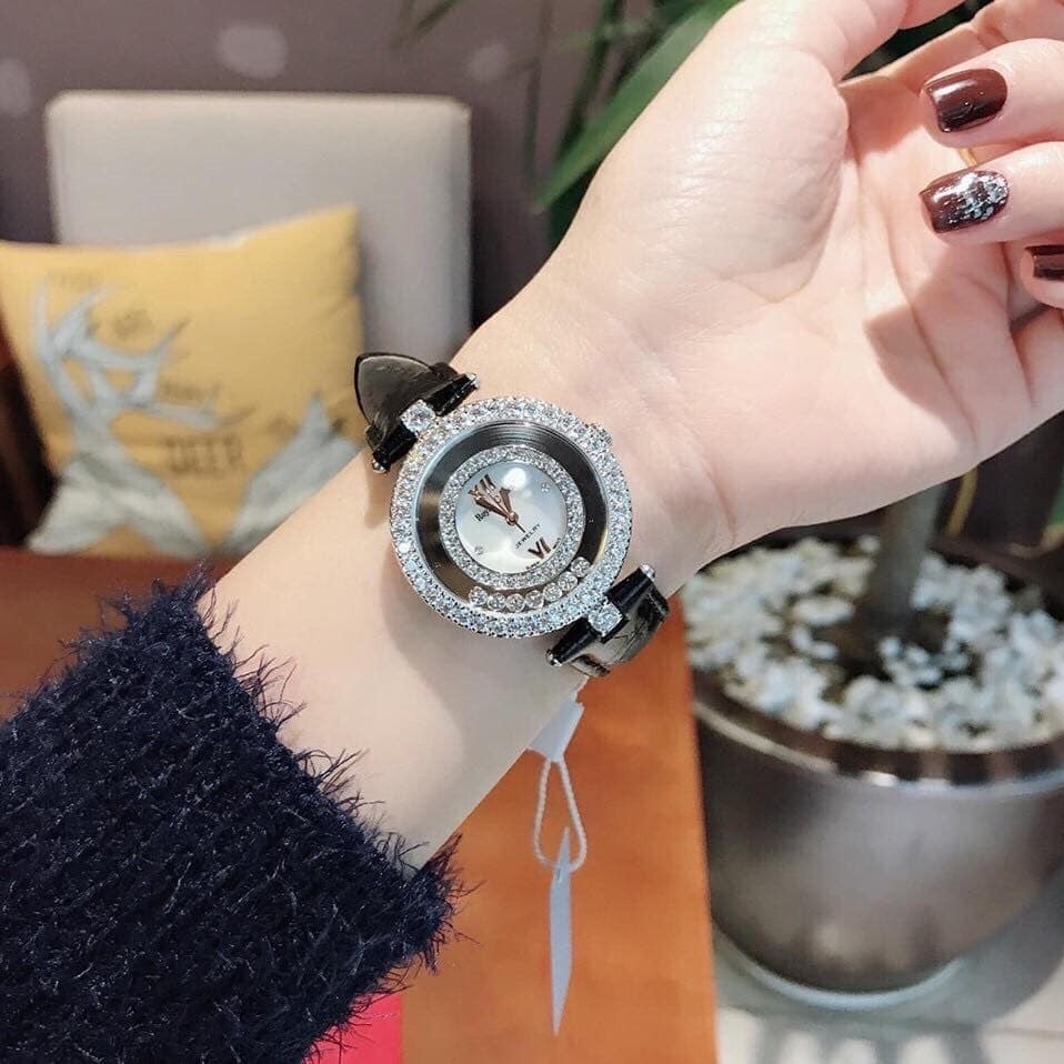 Đồng Hồ Royal Crown Đính Đá Chạy |Nữ Giới |Silver |Dây Da Đen |Máy Pin (Quartz) |Size 32mm |donghogiatot.vn