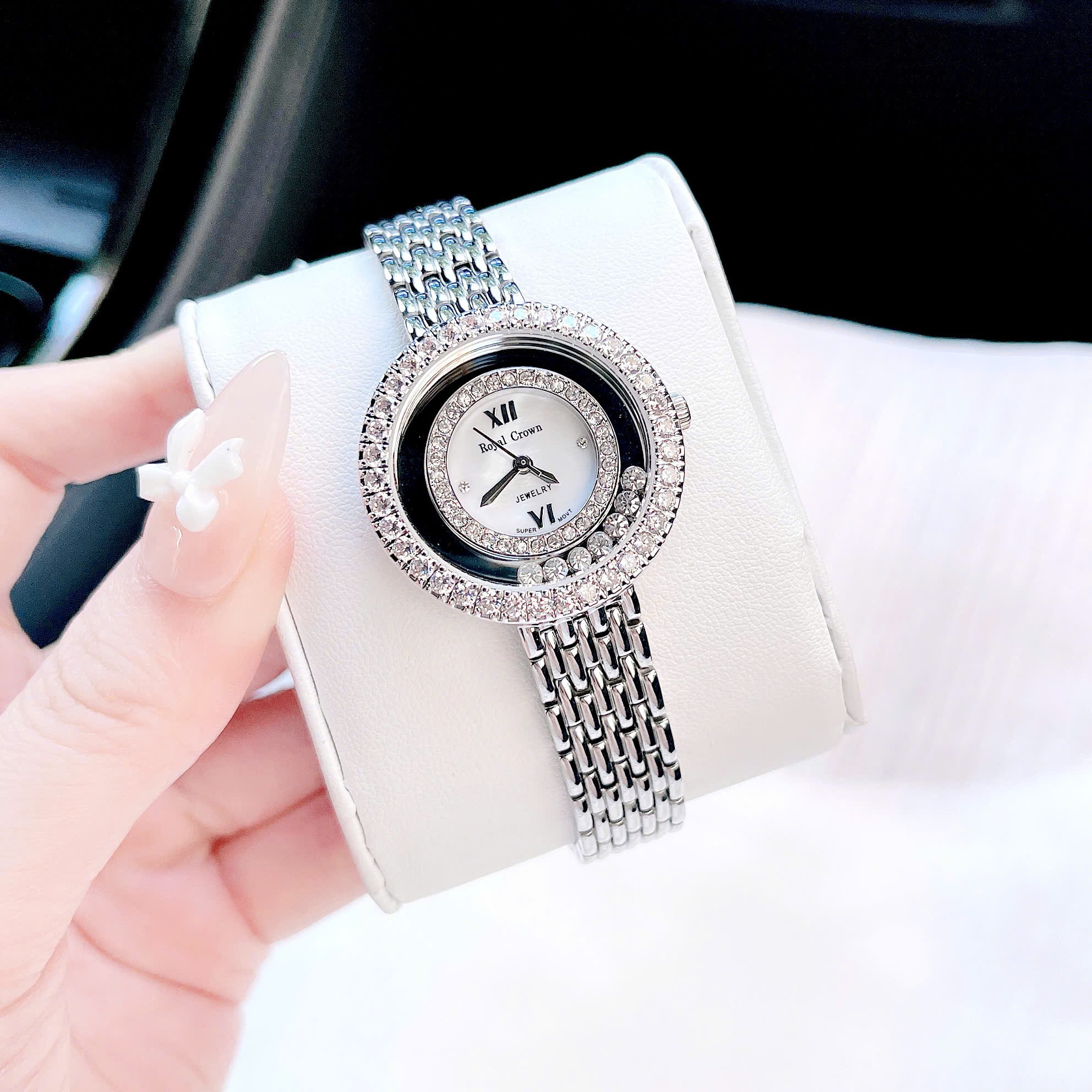 Đồng Hồ Royal Crown Đính Đá Chạy |Nữ Giới |Dây Kim Loại Trắng Silver |Máy Pin (Quartz) |Size 32mm |donghogiatot.vn
